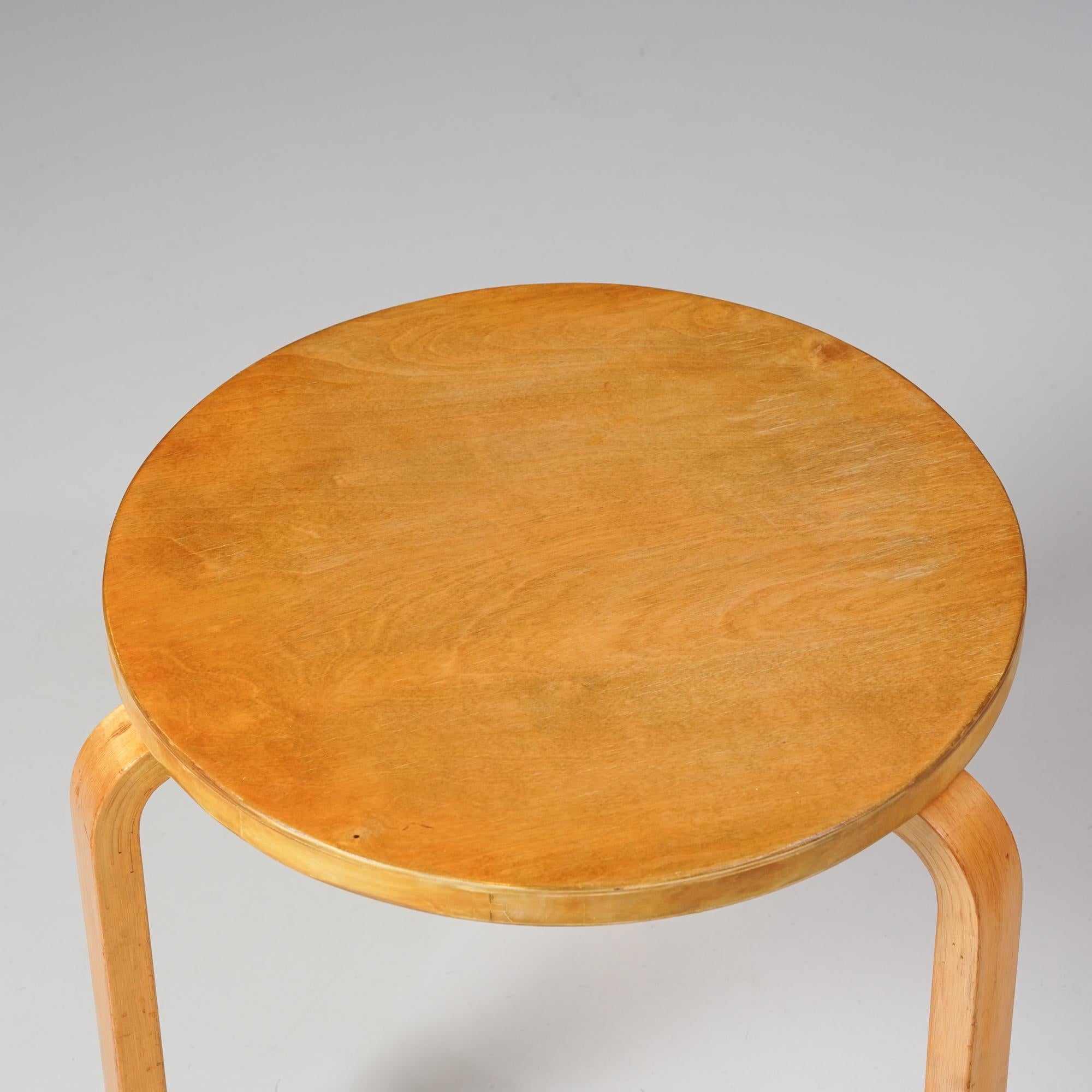 Model No. 90D Runder Beistelltisch, Alvar Aalto, Oy Huonekalu- ja Rakennutehdas Oy, 1940 (Skandinavische Moderne) im Angebot