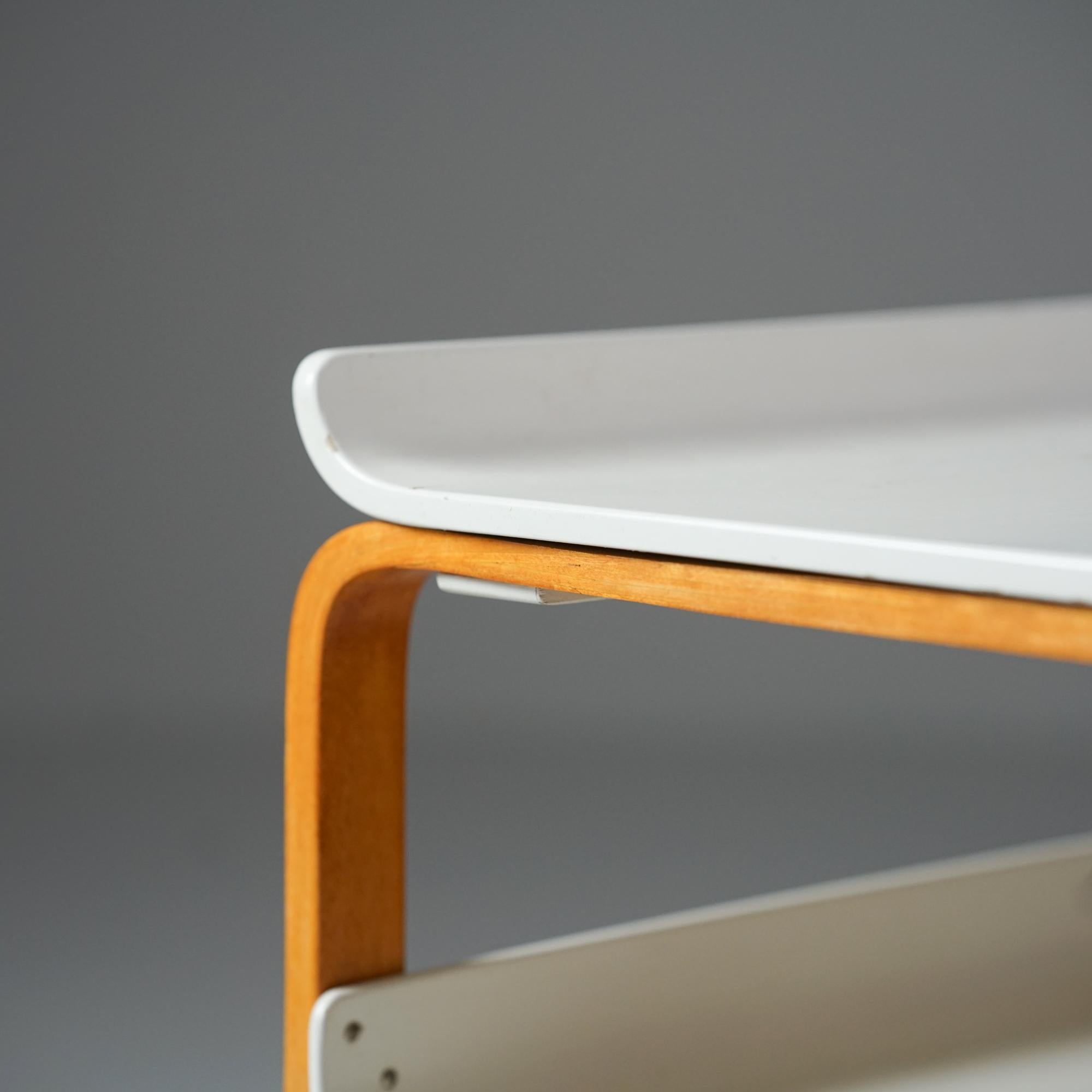 Model 915 Side Table, Alvar Aalto, Artek, 1950/1960s In Good Condition For Sale In Helsinki, Uusimaa