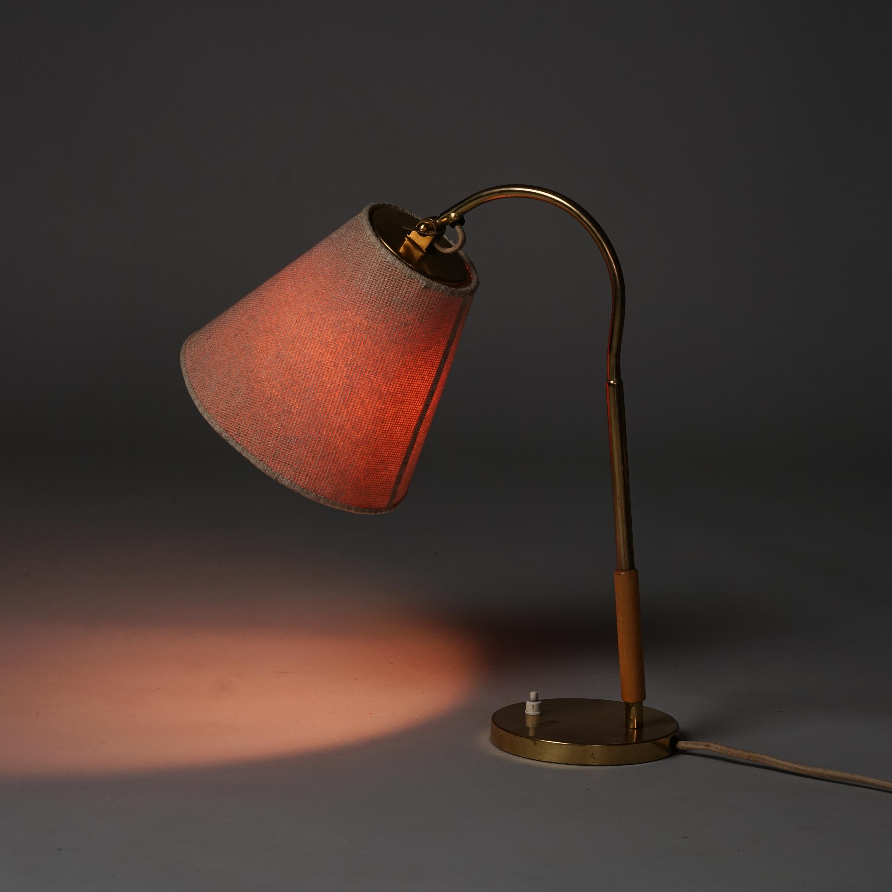 Finnish Model 9201 Table Lamp, Paavo Tynell, Taito Oy, 1940/1950s For Sale