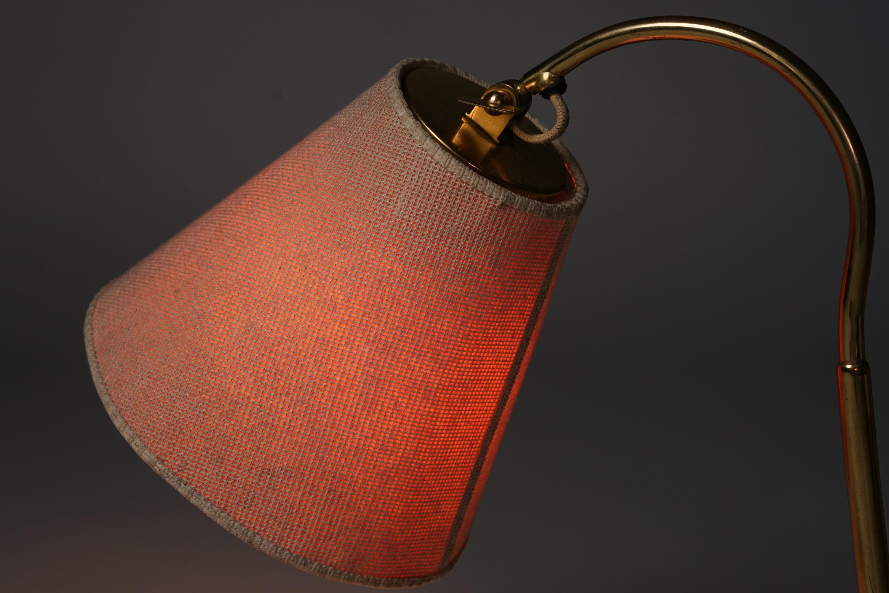 Tischlampe Modell 9201, Paavo Tynell, Taito Oy, 1940/1950er Jahre im Zustand „Gut“ im Angebot in Helsinki, Uusimaa