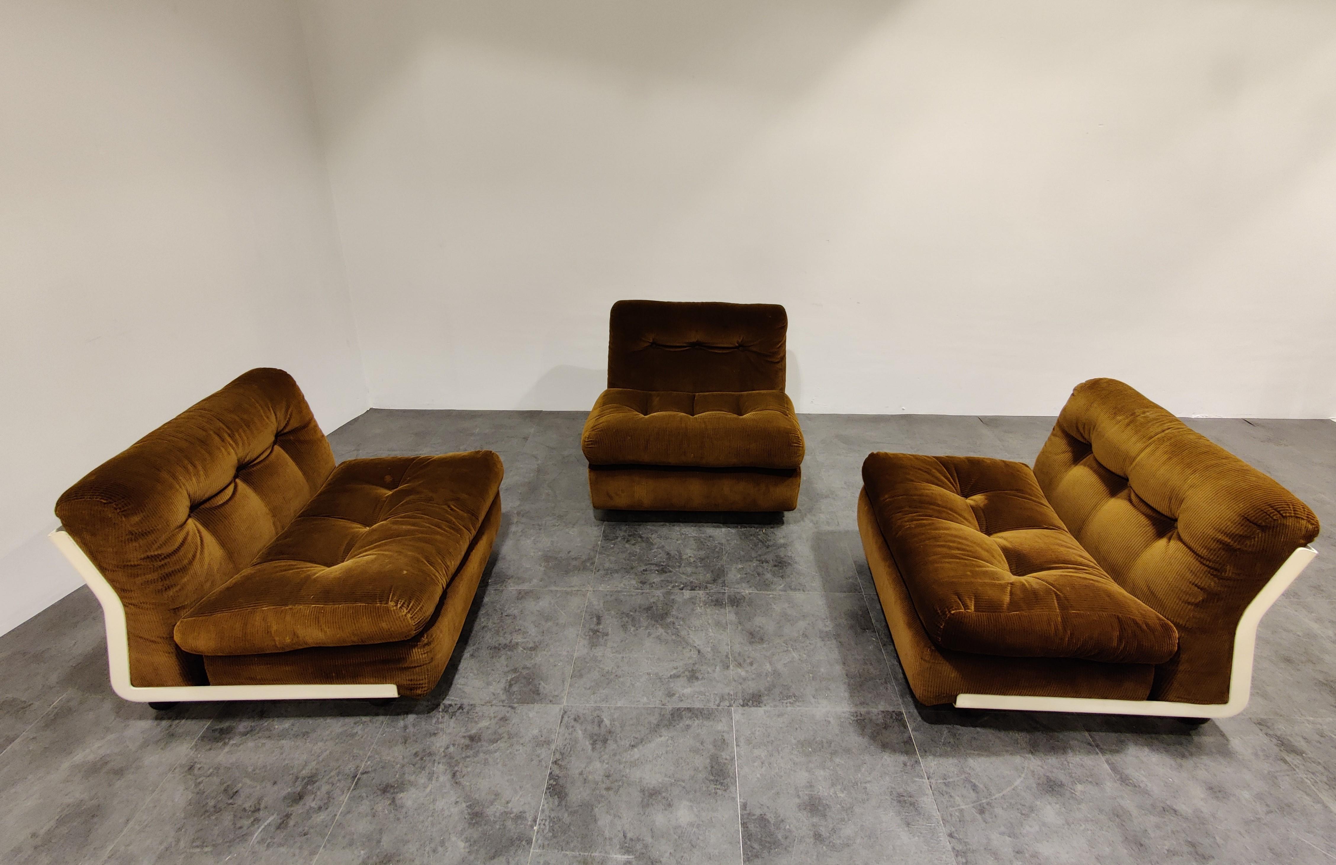 Set of midcentury model 'Amanta' sofa's/lounge chairs designed by Mario Bellini for C&B Italia.

Space Age design Classic that never gets old.

Original upholstery

1960s, Italy

Dimensions:

Width 83 cm/32.7