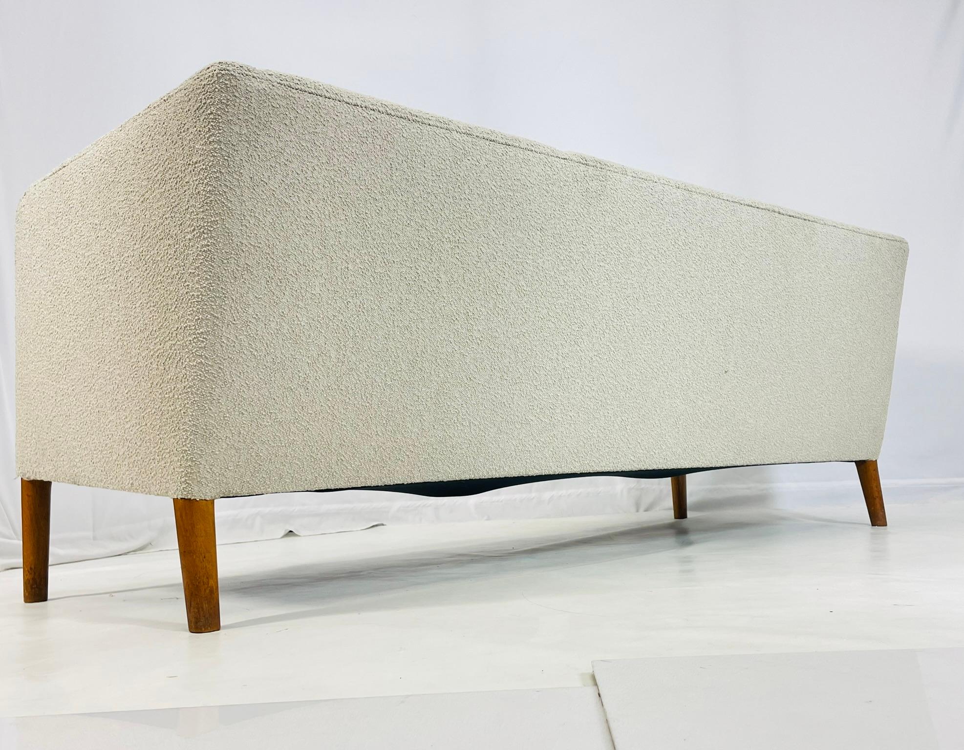 Modèle AP18 Canapé 3 places par Hans J. Wegner pour A.P. Stolen en vente 2