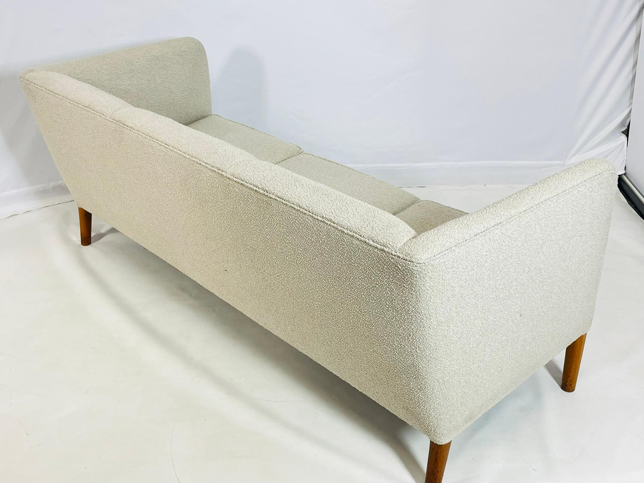 Modèle AP18 Canapé 3 places par Hans J. Wegner pour A.P. Stolen en vente 4