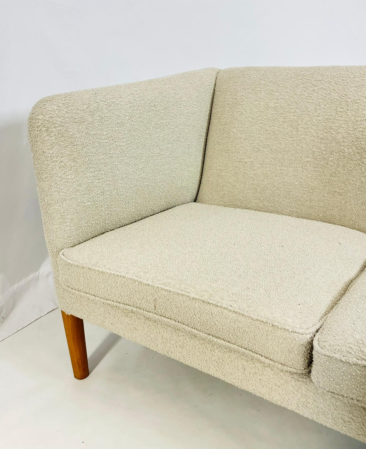 Modèle AP18 Canapé 3 places par Hans J. Wegner pour A.P. Stolen en vente 6