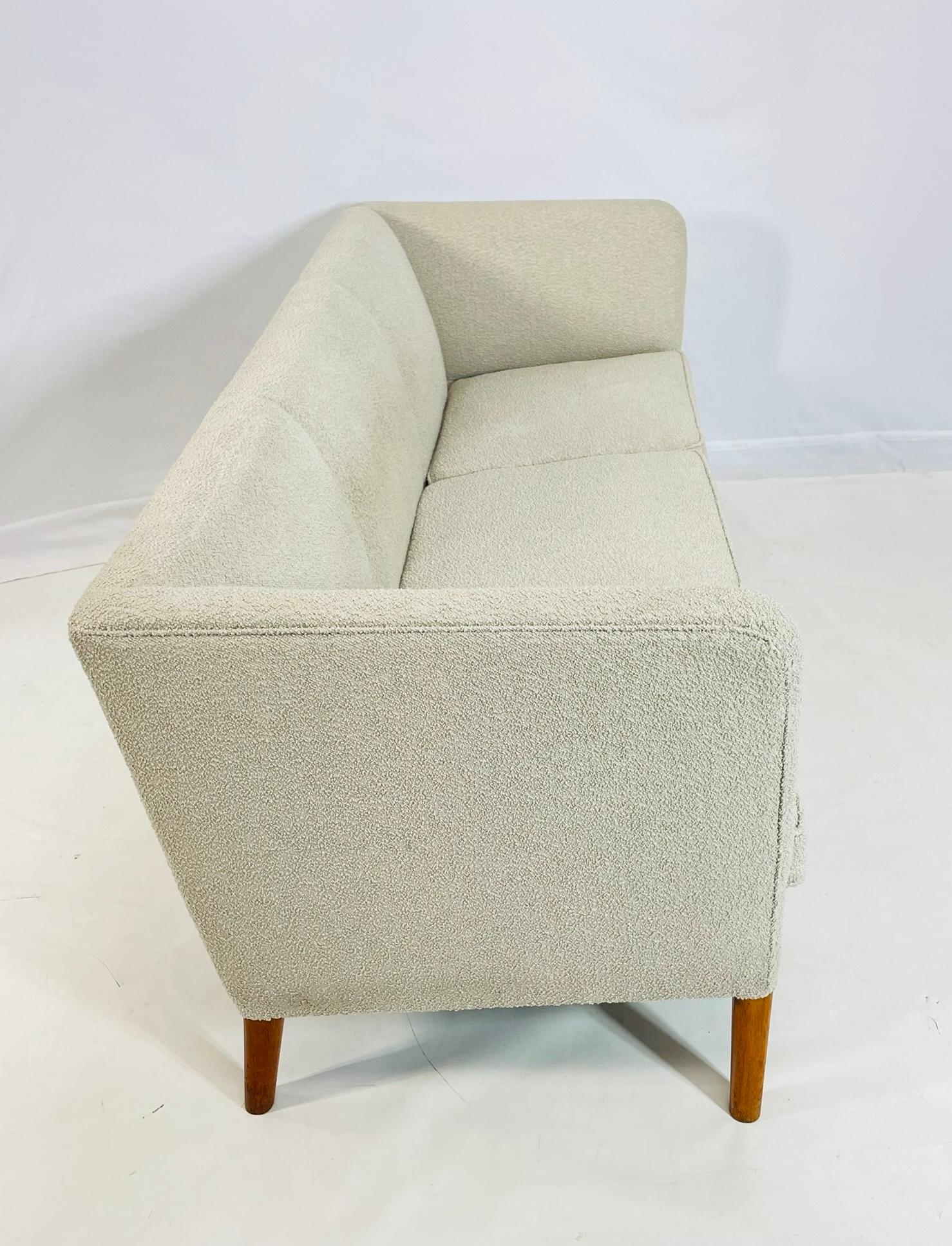 Danois Modèle AP18 Canapé 3 places par Hans J. Wegner pour A.P. Stolen en vente