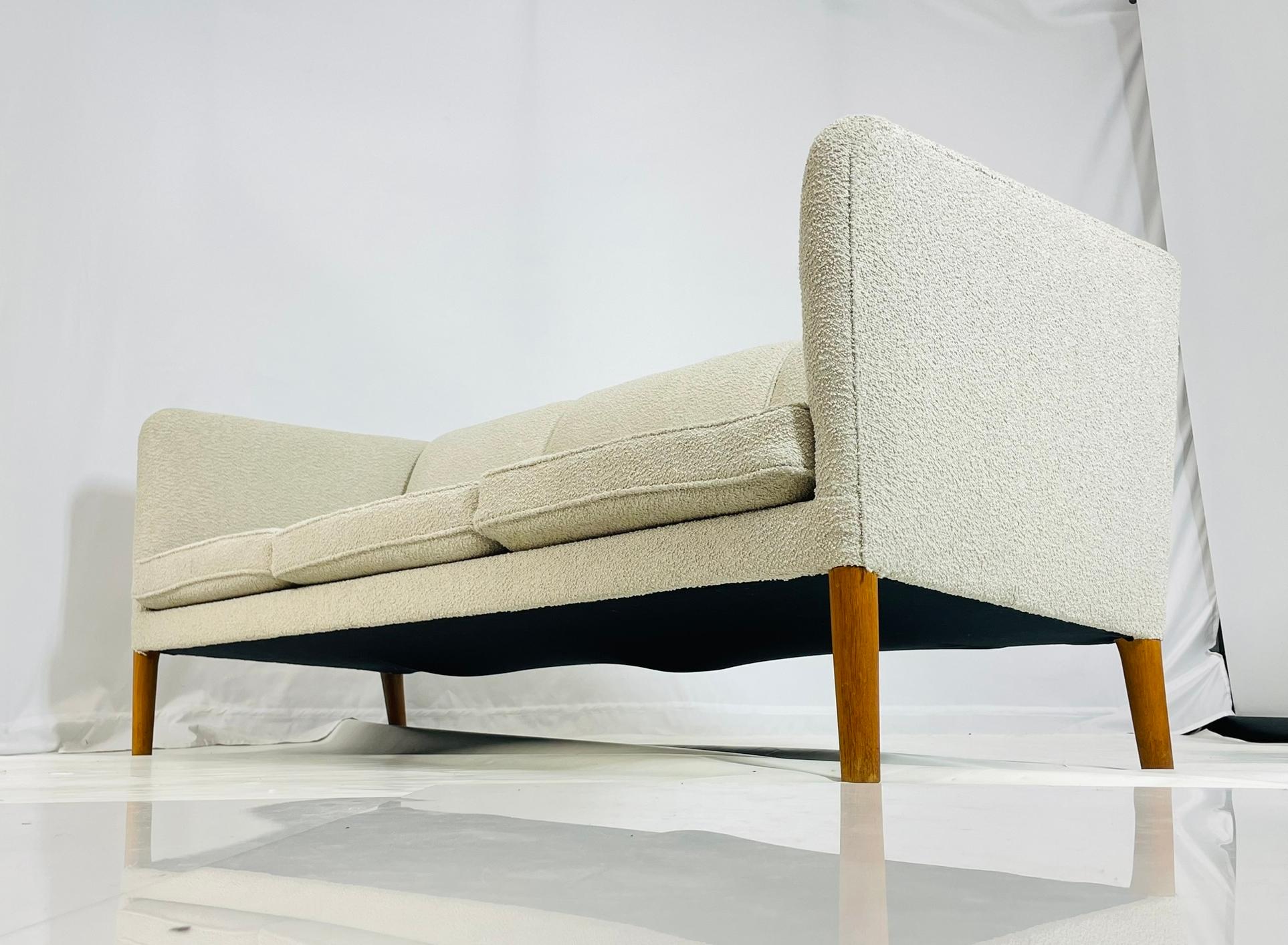 Modèle AP18 Canapé 3 places par Hans J. Wegner pour A.P. Stolen en vente 1