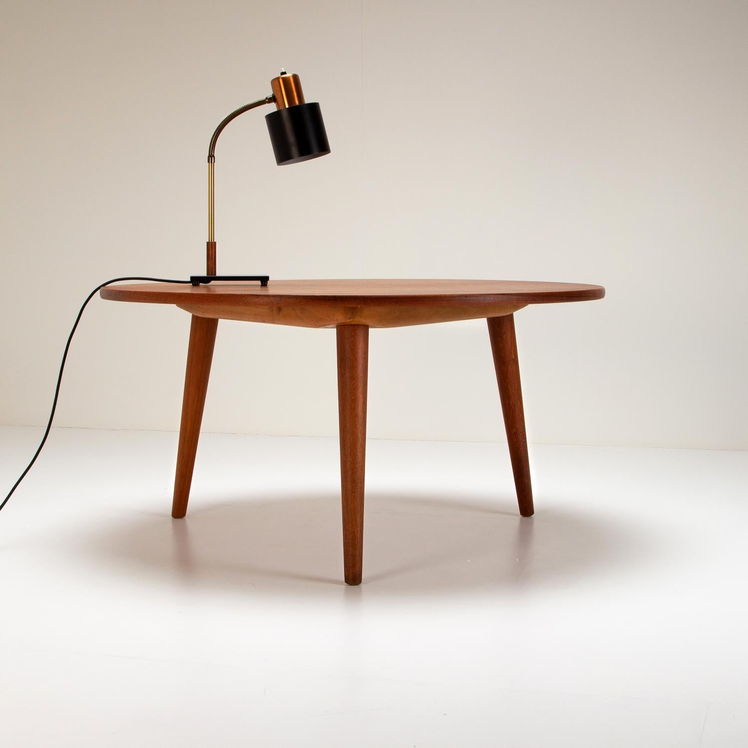 Mid-Century Modern Model AT 8 Teak Coffee Table by Hans Wegner for Andreas Tuck, Denmark, 1950s For Sale