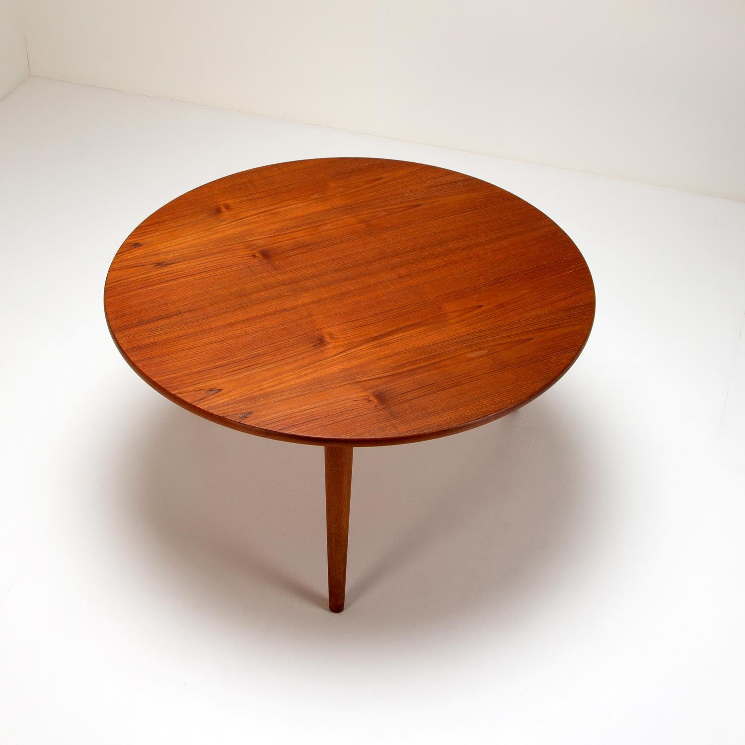 Hand-Crafted Model AT 8 Teak Coffee Table by Hans Wegner for Andreas Tuck, Denmark, 1950s For Sale