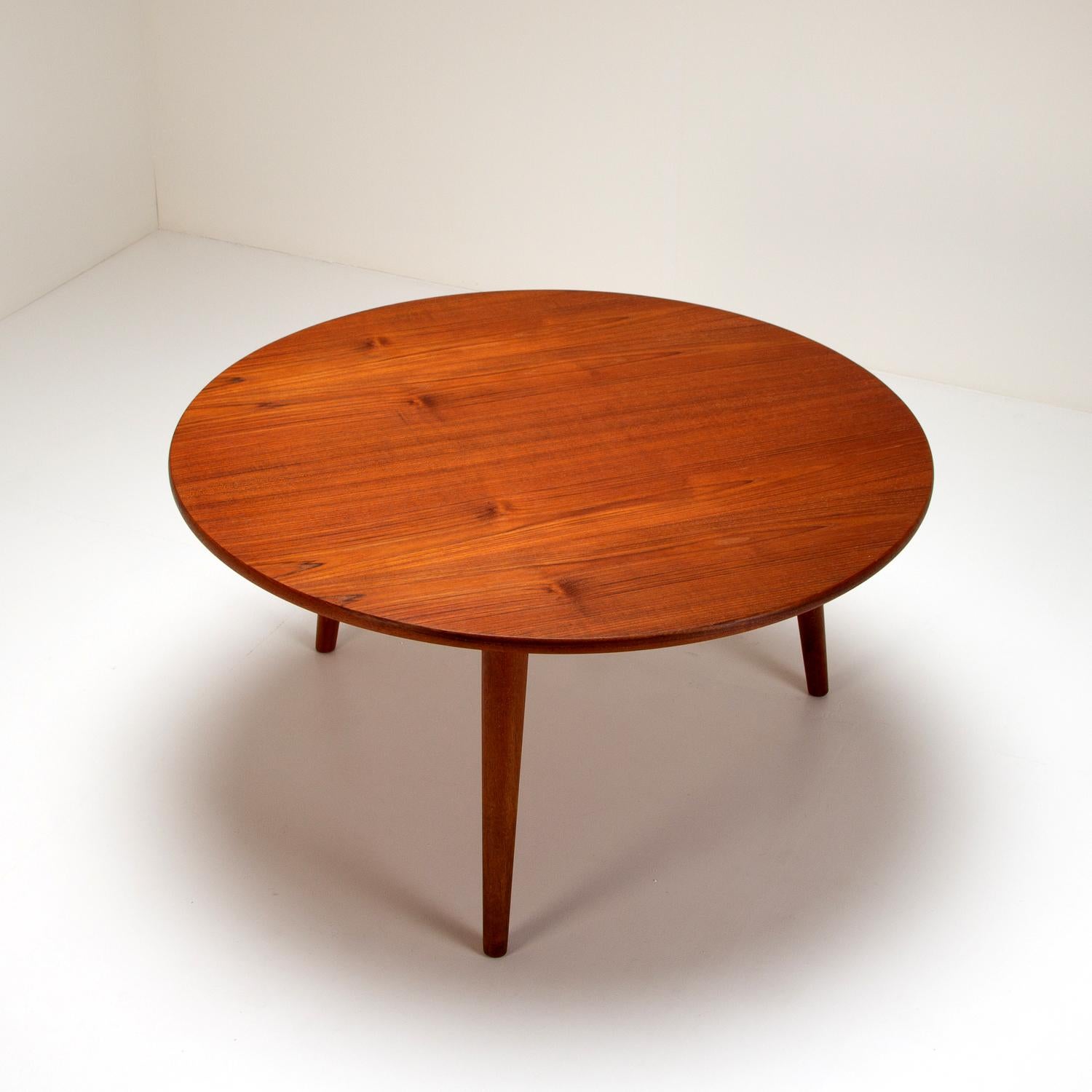 Model AT 8 Teak Coffee Table by Hans Wegner for Andreas Tuck, Denmark, 1950s In Good Condition For Sale In Berkhamsted, GB