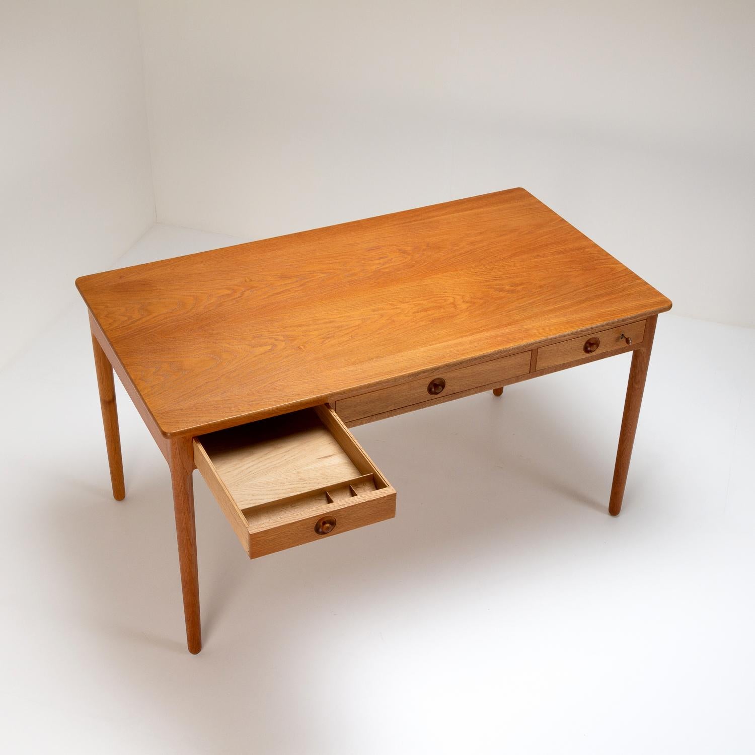 Model AT305 Oak Desk by Hans Wegner for Andreas Tuck, Denmark, 1950s 5