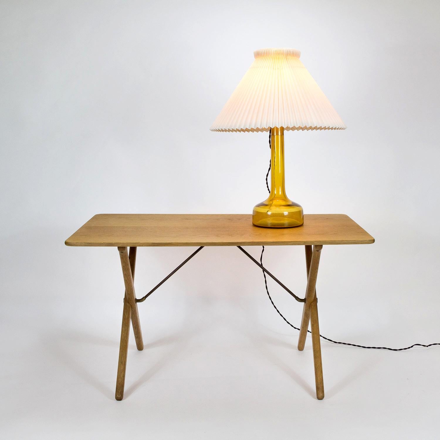 Model AT308 Oak Side Table by Hans Wegner for Andreas Tuck, Denmark, 1950s In Good Condition For Sale In Berkhamsted, GB