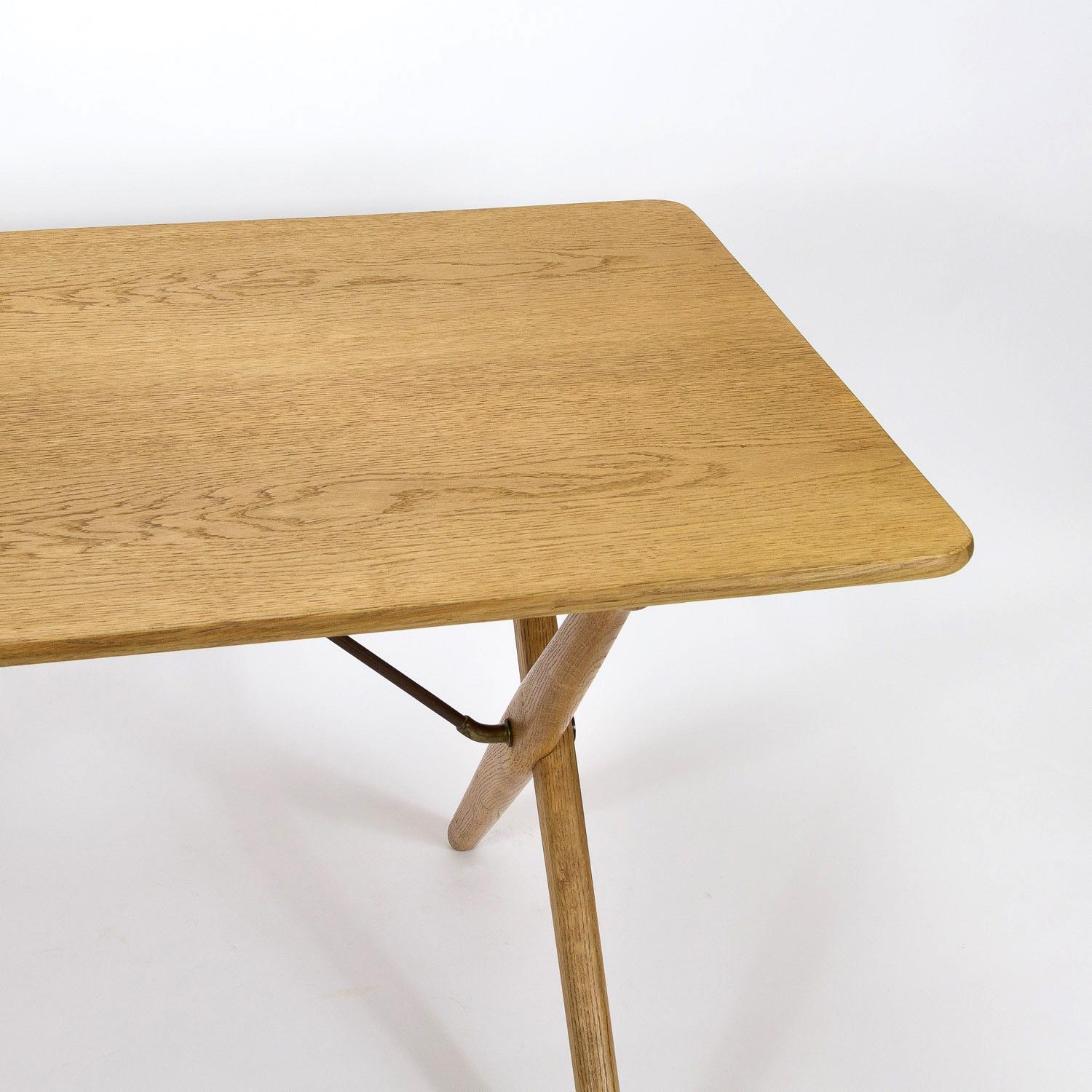 Brass Model AT308 Oak Side Table by Hans Wegner for Andreas Tuck, Denmark, 1950s For Sale