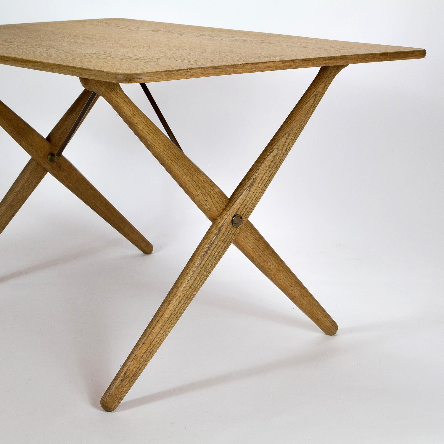 Model AT308 Oak Side Table by Hans Wegner for Andreas Tuck, Denmark, 1950s For Sale 2