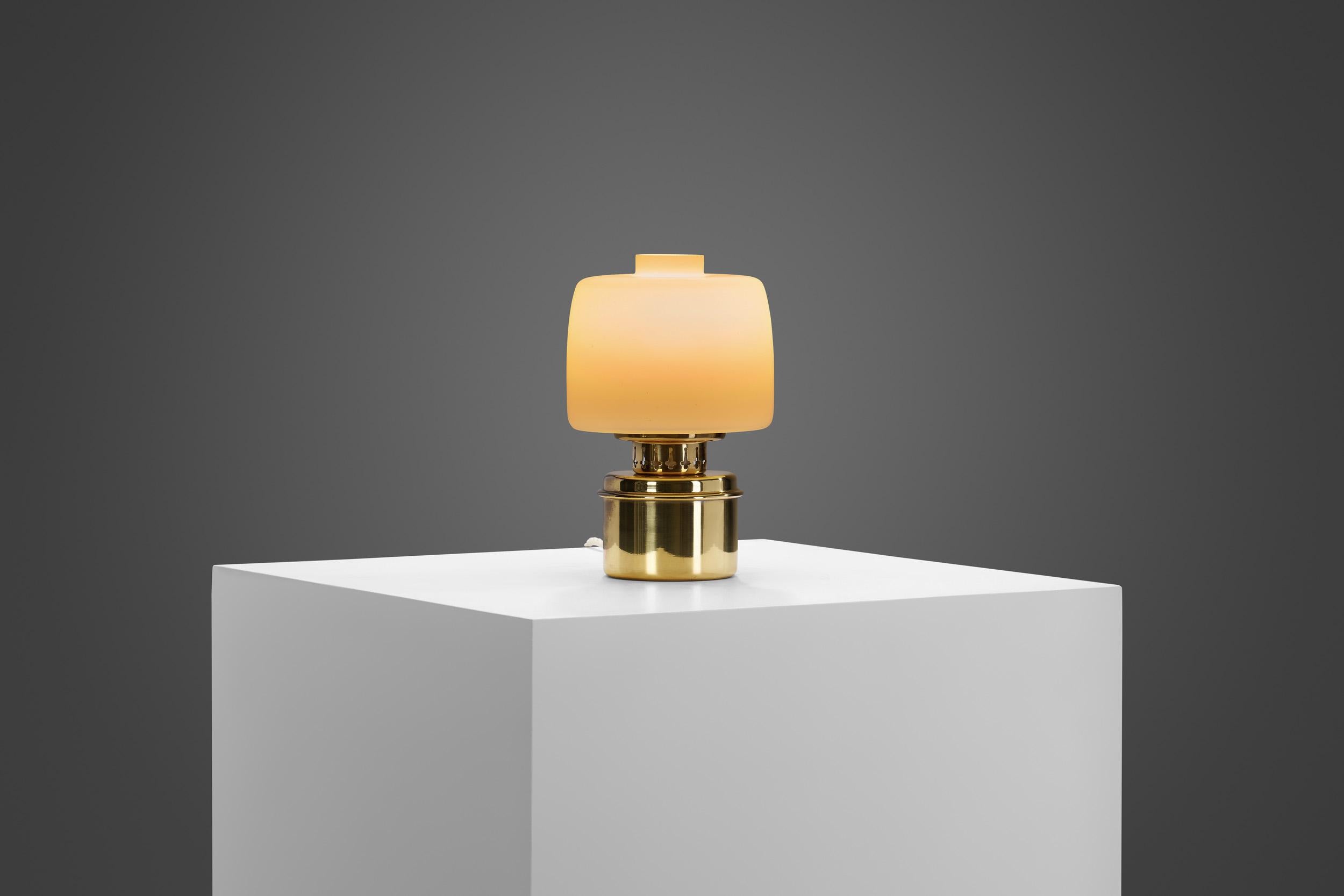 Based on the classic oil lamp, this model “B255” table lamp is a lovely design combining traditional and modern lighting design. The design is therefore derivative of a traditional aesthetic with a modern sensibility, mixed with an extensive use of