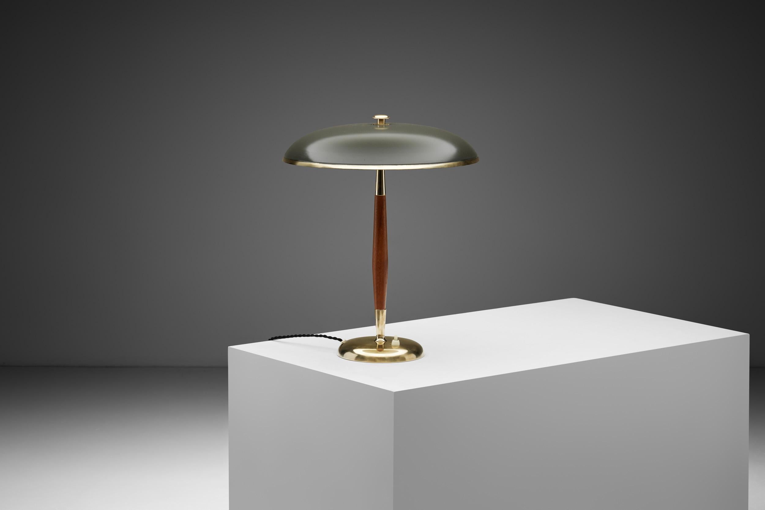 Scandinave moderne Model No B8453