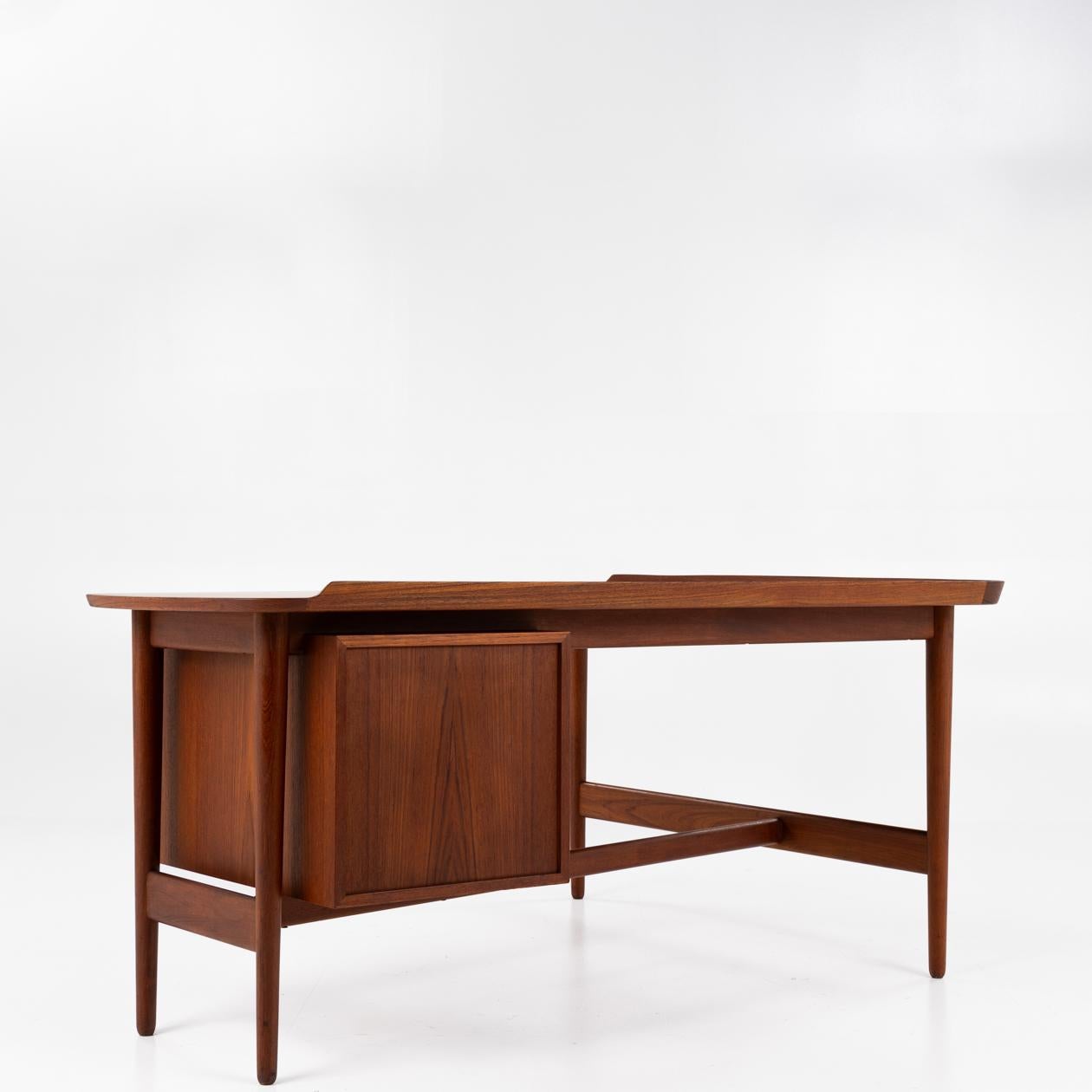 Model BO 85 - Freestanding desk in teak with fluted edge and three drawers with brass handles. 1950s. Arne Vodder / Bovirke