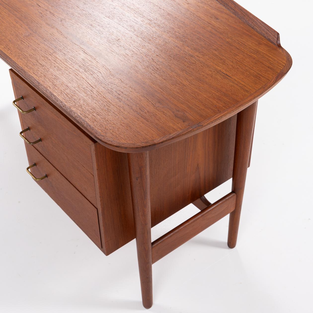 20th Century Model BO 85 - Freestanding desk by Arne Vodder