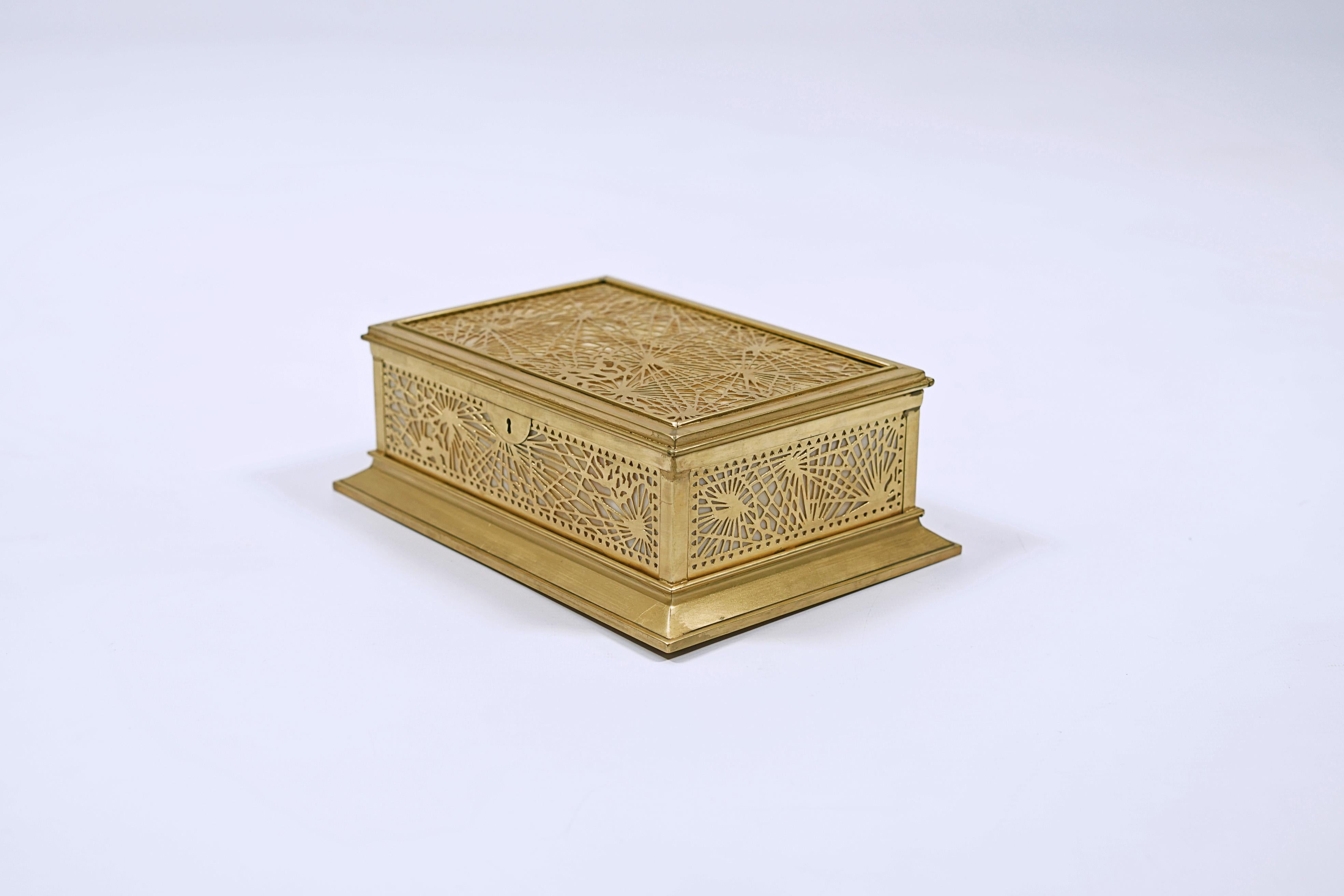 Schachtel Modell „Pine Needle“ von Tiffany & Co. (Art nouveau) im Angebot