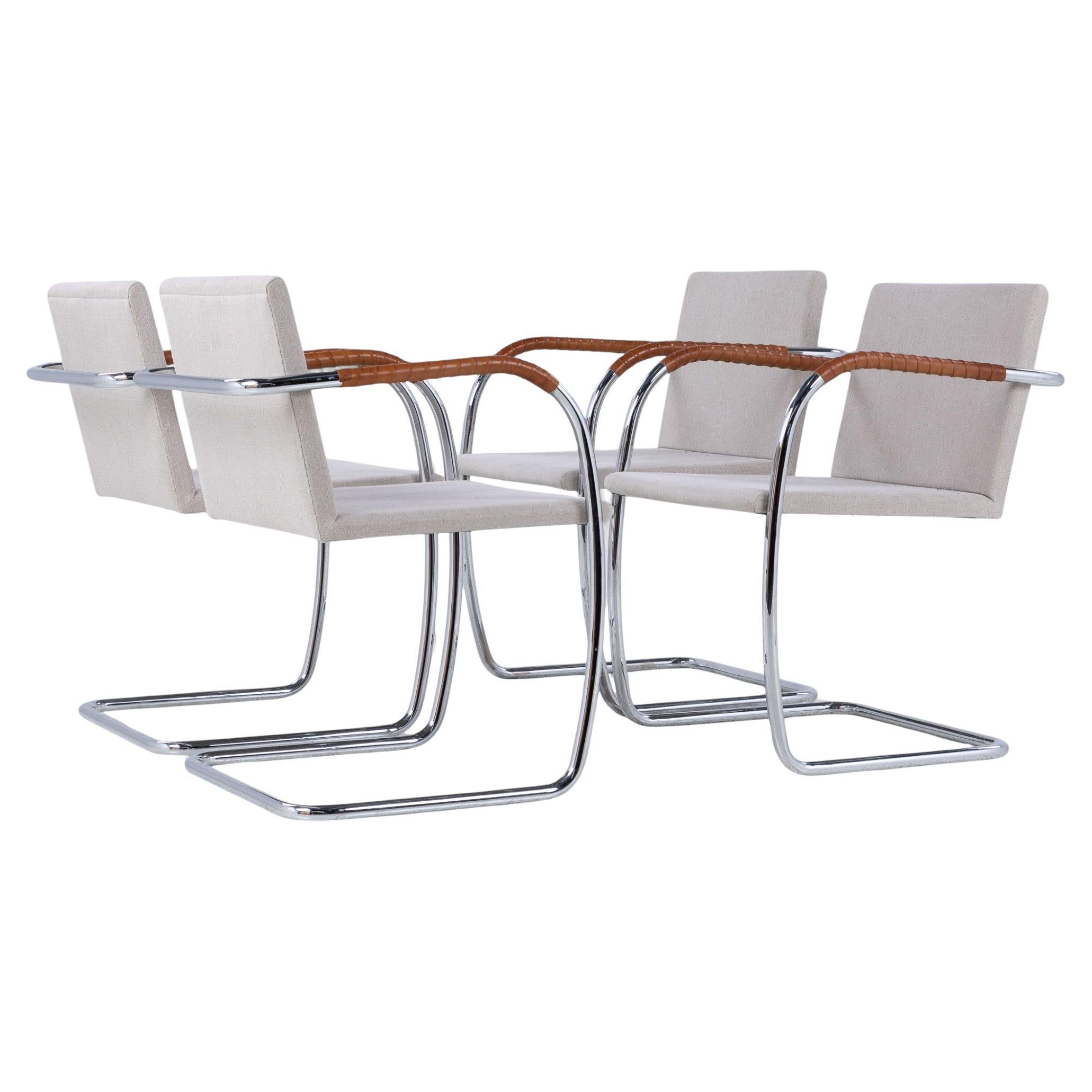 Modelo 'Brno': Conjunto de cuatro sillas "Freeswinger" de Ludwig Mies van der Rohe