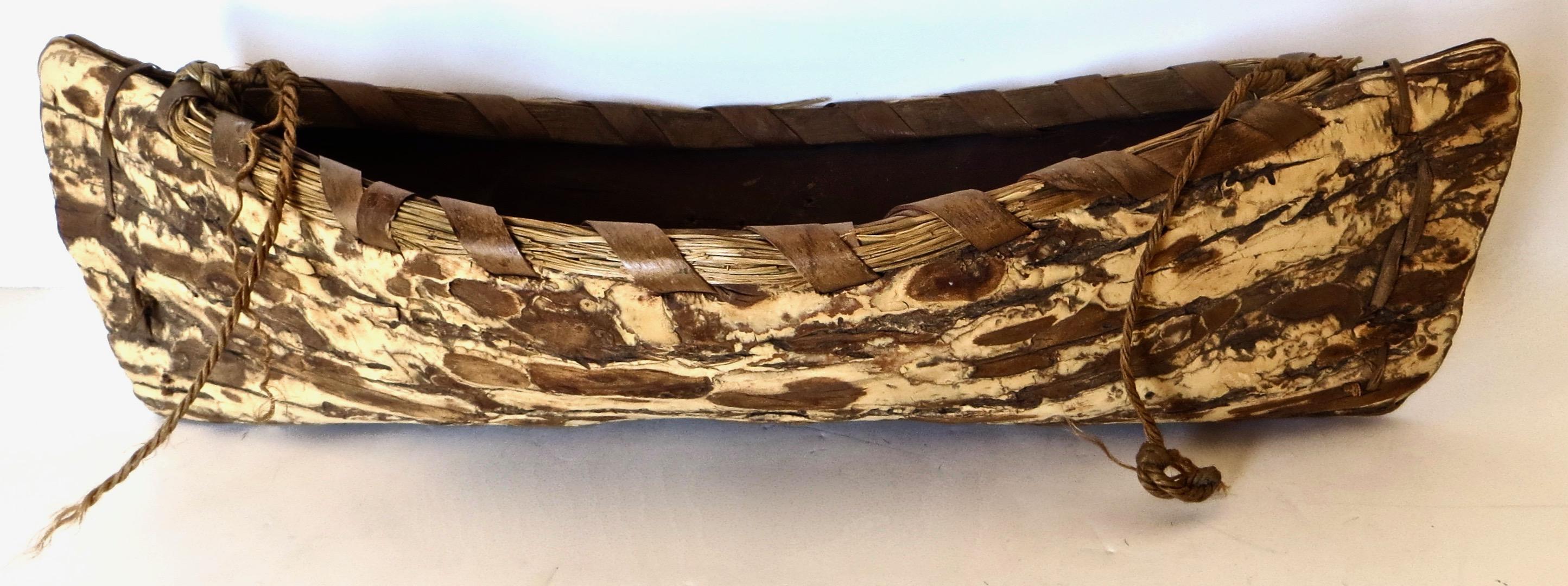 Model Canoe by Native North American Indians, circa 1940 In Good Condition In Incline Village, NV