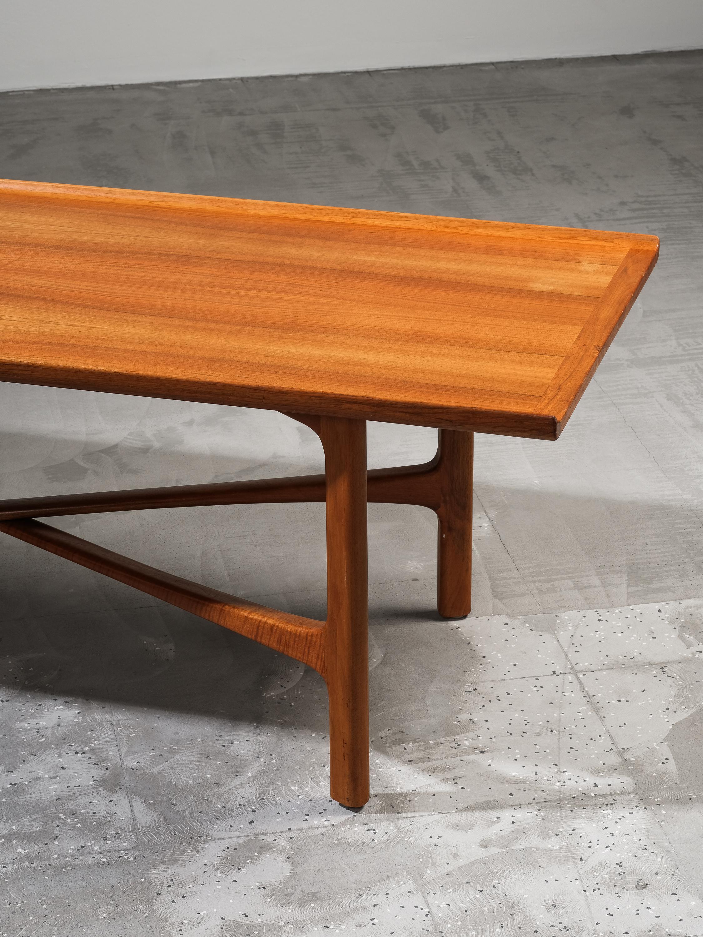 Couchtisch Modell „Carmel“ aus Nussbaumholz von Folke Ohlsson für Bodafors, Schweden, 1960er Jahre (Schwedisch) im Angebot