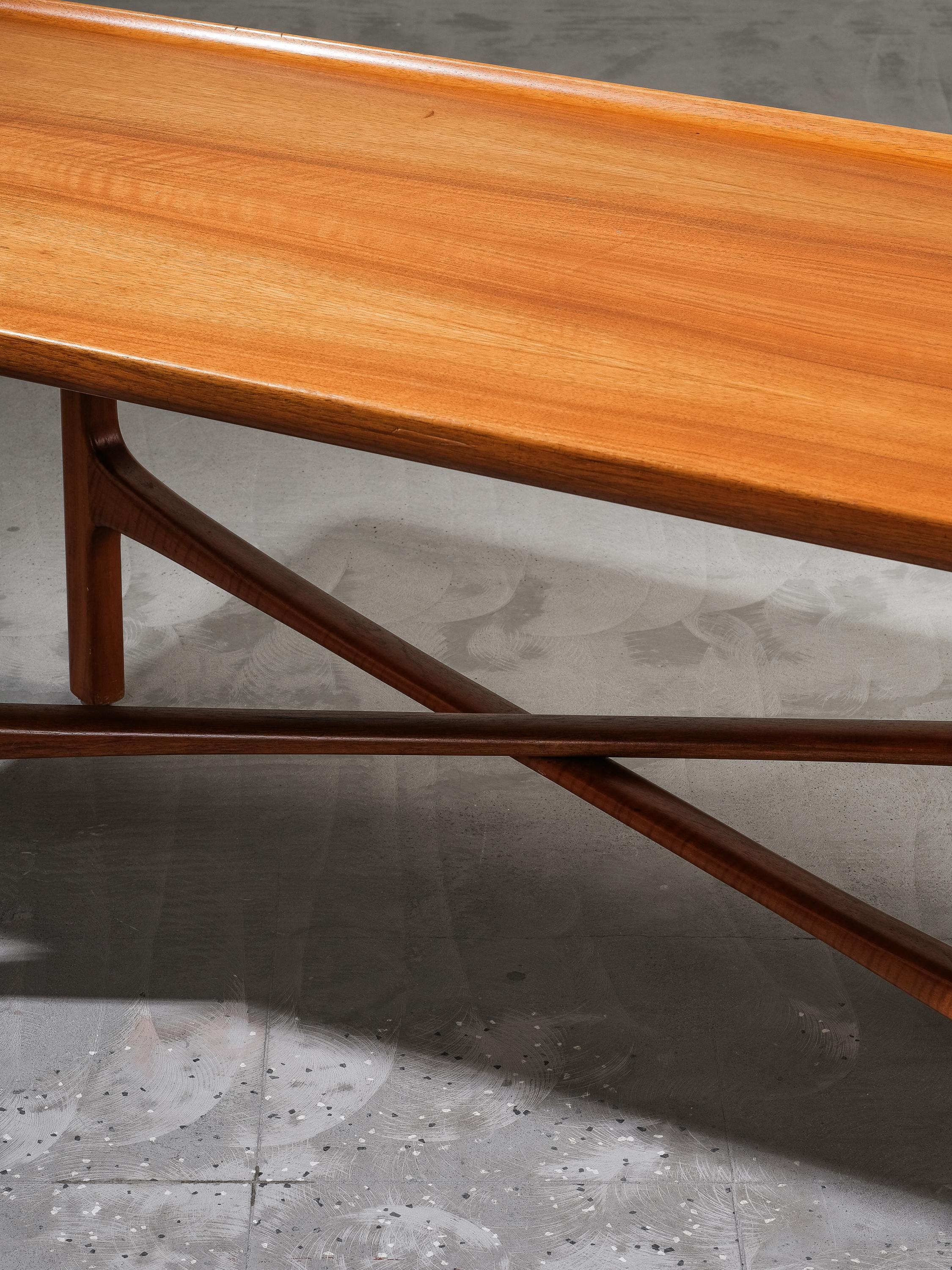Couchtisch Modell „Carmel“ aus Nussbaumholz von Folke Ohlsson für Bodafors, Schweden, 1960er Jahre (Furnier) im Angebot