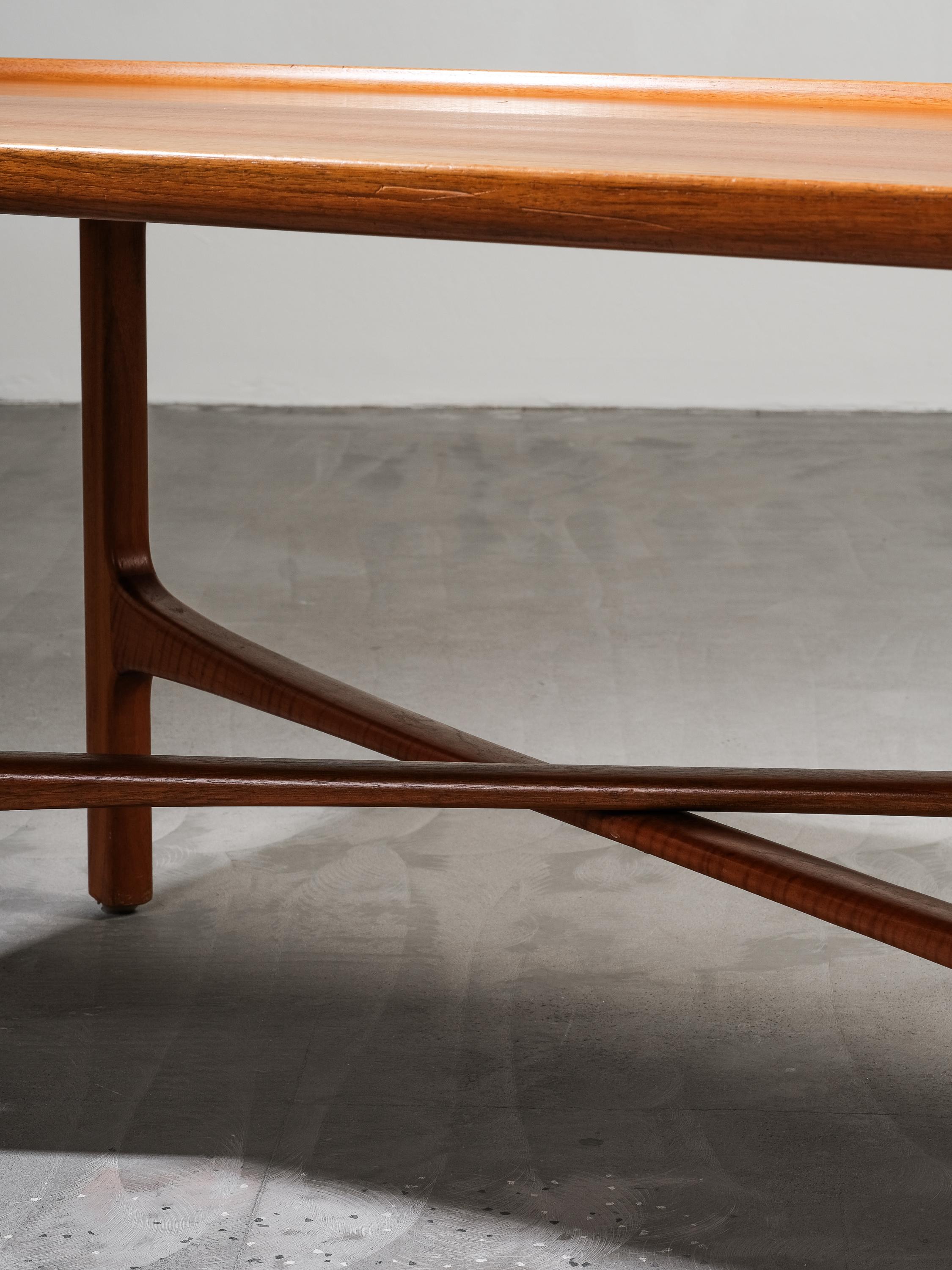 Couchtisch Modell „Carmel“ aus Nussbaumholz von Folke Ohlsson für Bodafors, Schweden, 1960er Jahre (Walnuss) im Angebot