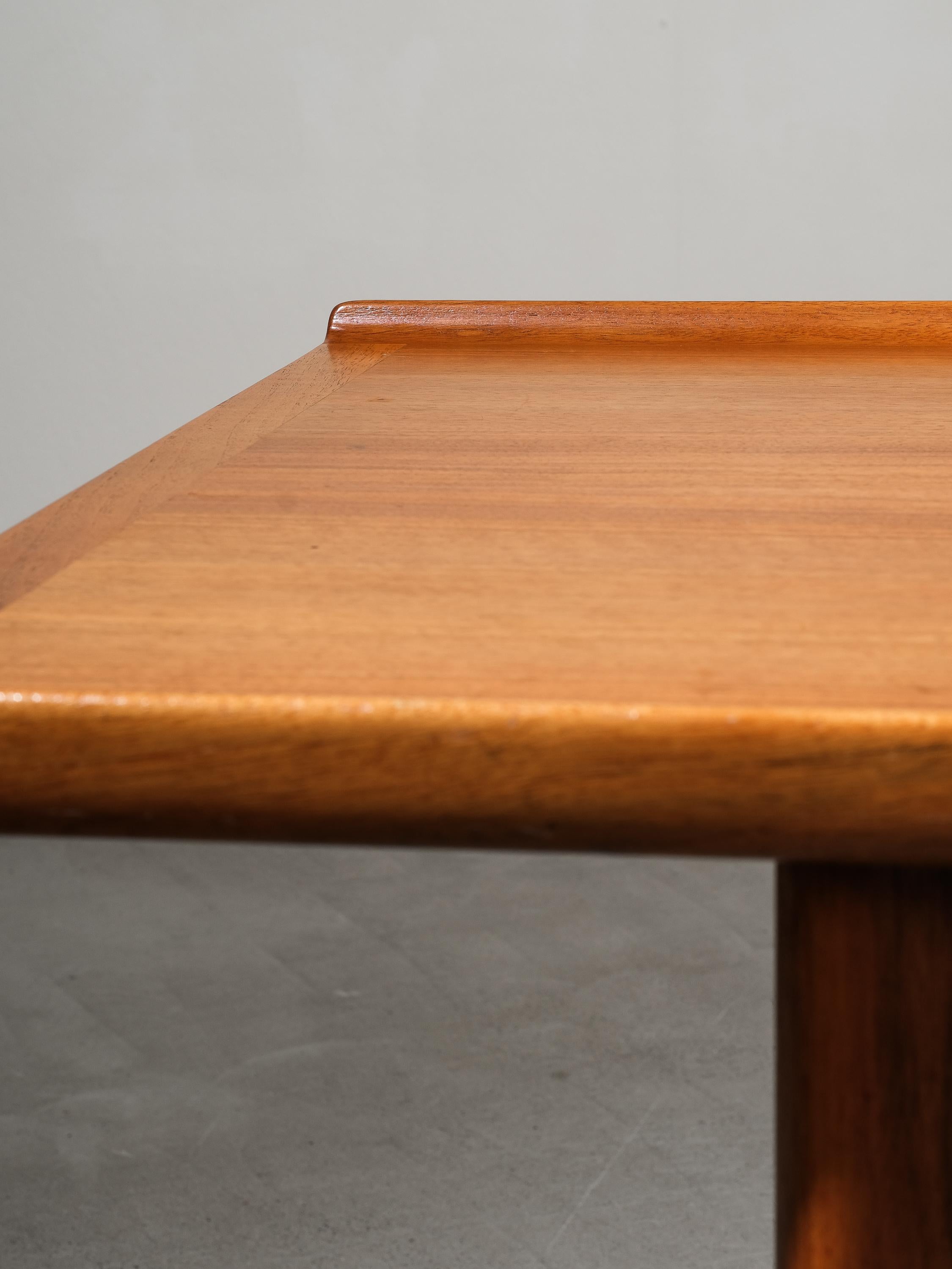 Couchtisch Modell „Carmel“ aus Nussbaumholz von Folke Ohlsson für Bodafors, Schweden, 1960er Jahre im Angebot 1