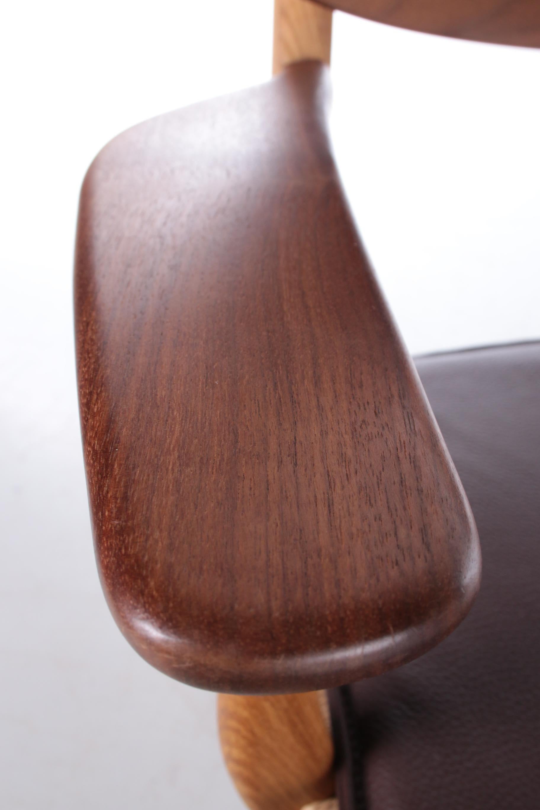 Model Ch22 Lounge Chair by Hans J. Wegner for Carl Hansen & Søn 5