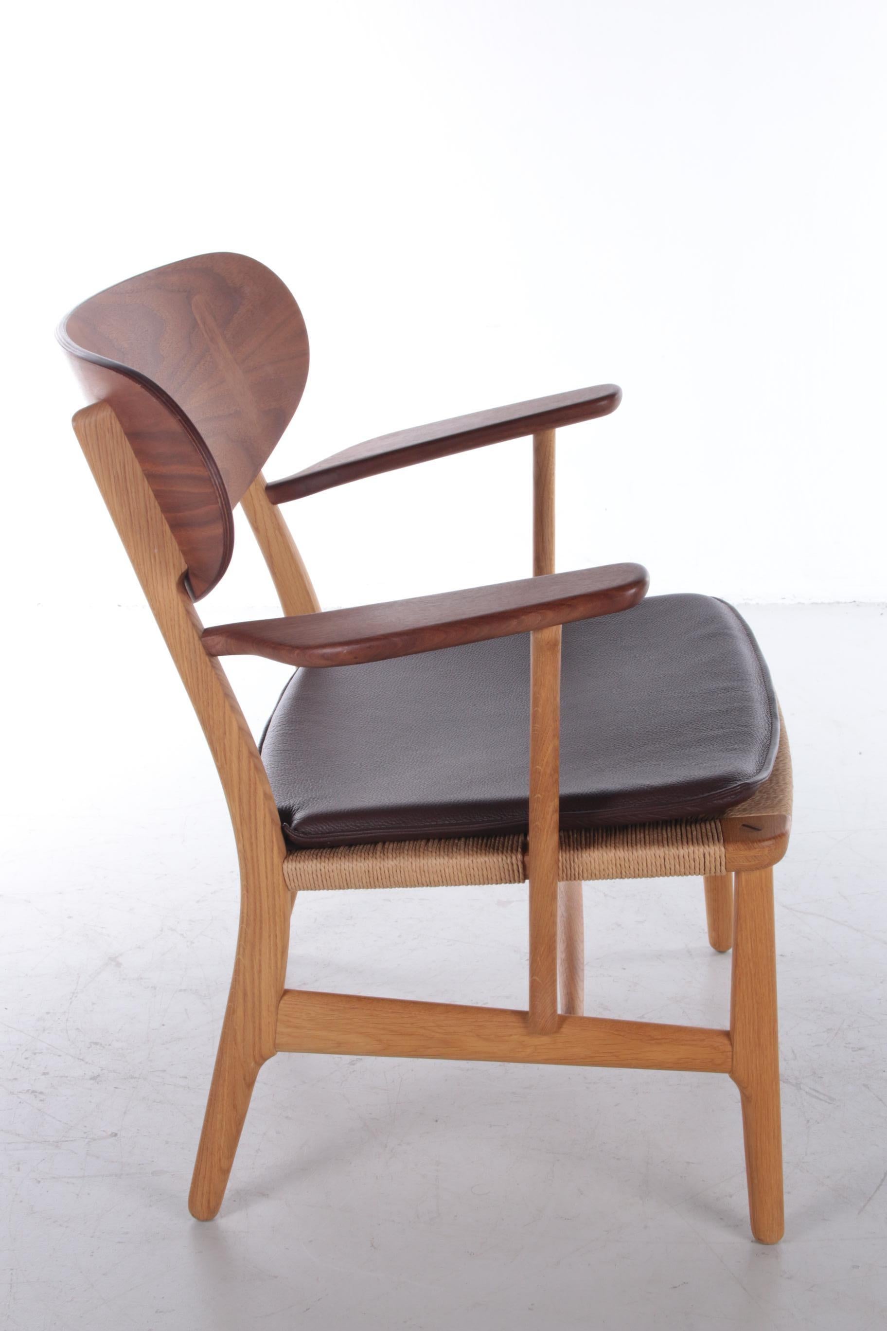 Model Ch22 Lounge Chair by Hans J. Wegner for Carl Hansen & Søn 1
