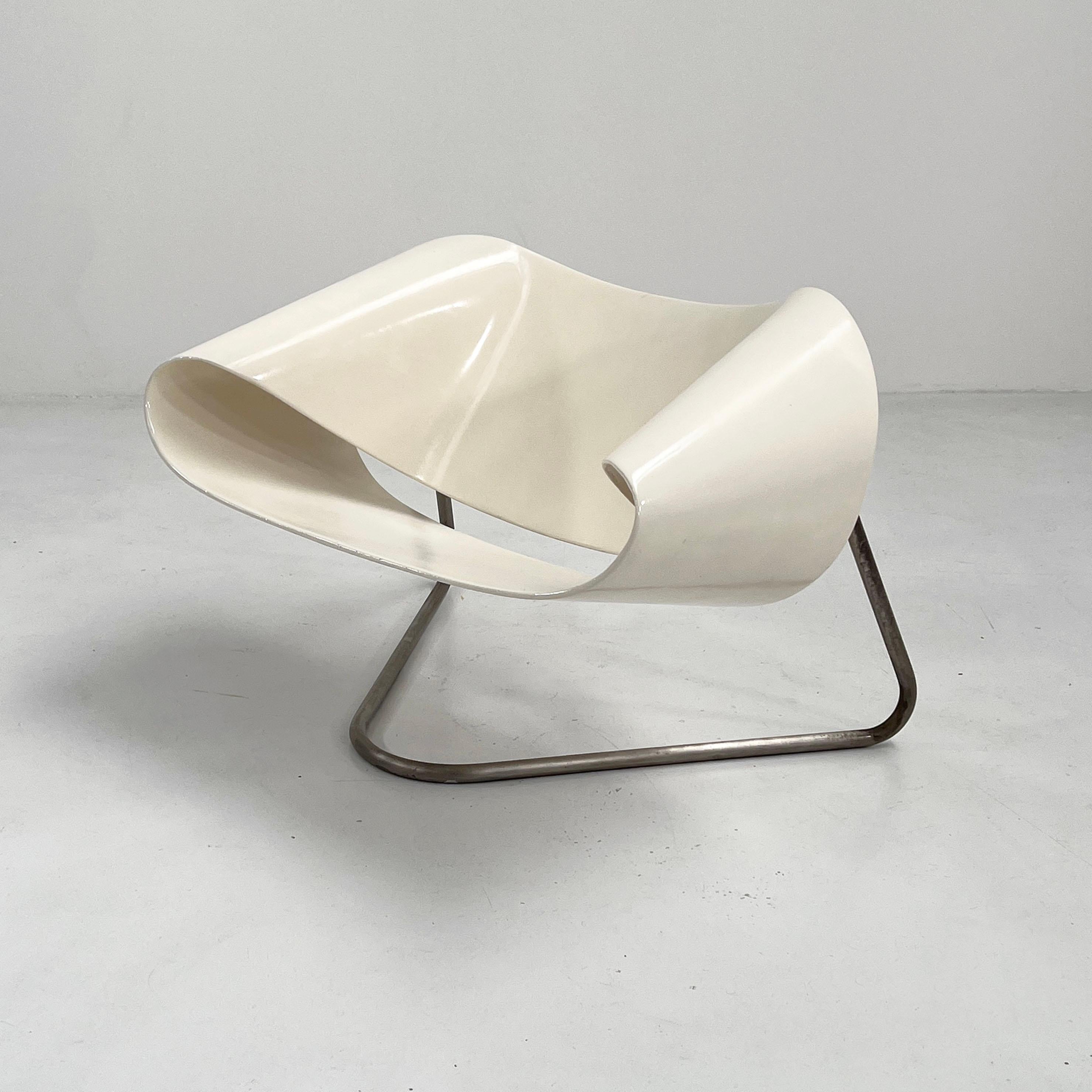 Designer -  Franca Stagi & Cesare Leonardi 
Producer - Bernini
Model - Model CL9 Ribbon Chair
Design Period - Sixties
Measurements - Width 91 cm x Depth 75 cm x Height 64 cm x Seat Height 36 cm
Materials - Fiberglass, Metal
Color - White,
