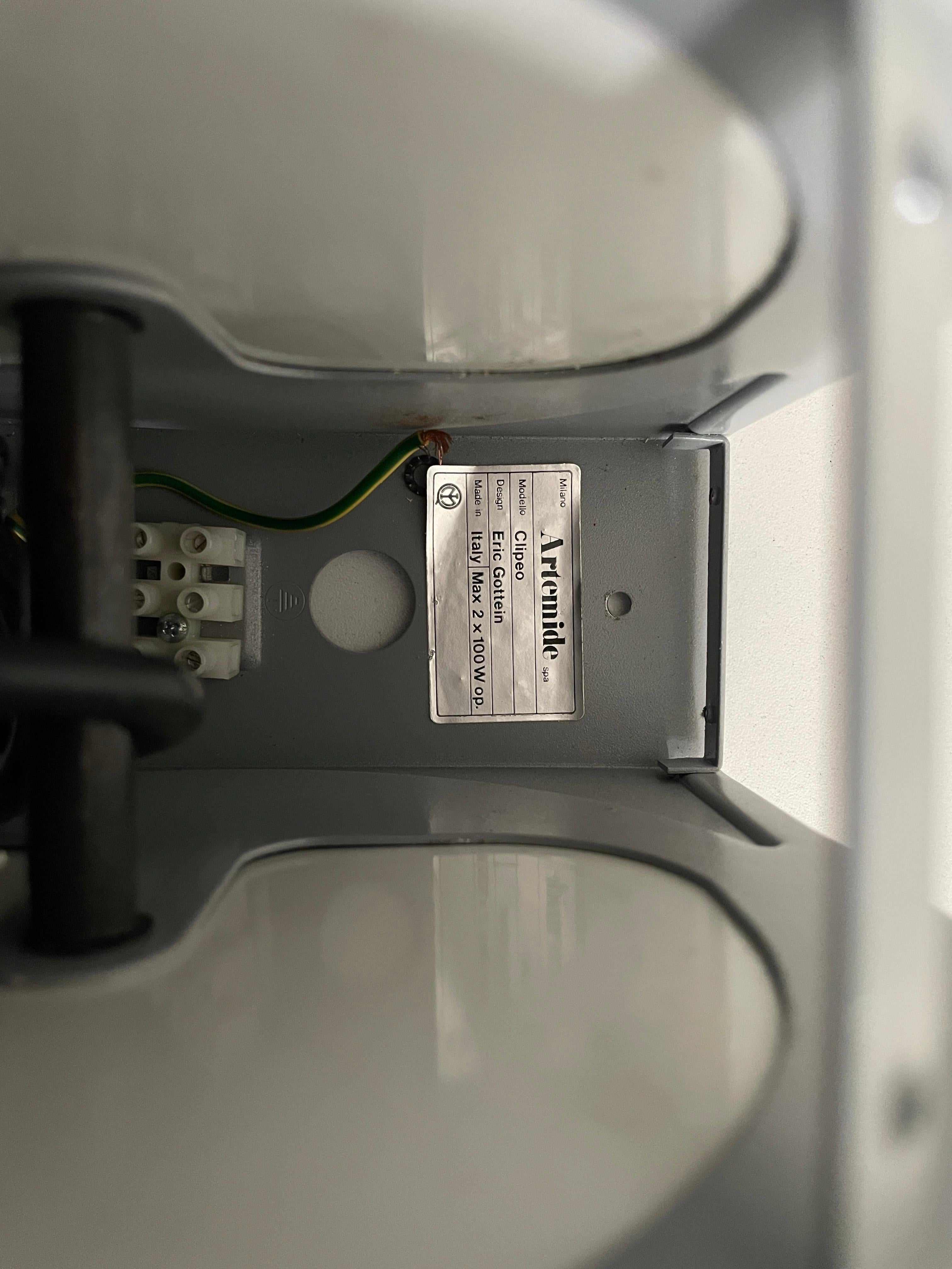 Model Clipeo Raro par de apliques de Eric Gottein para Artemide, años 70, Italia en venta 4