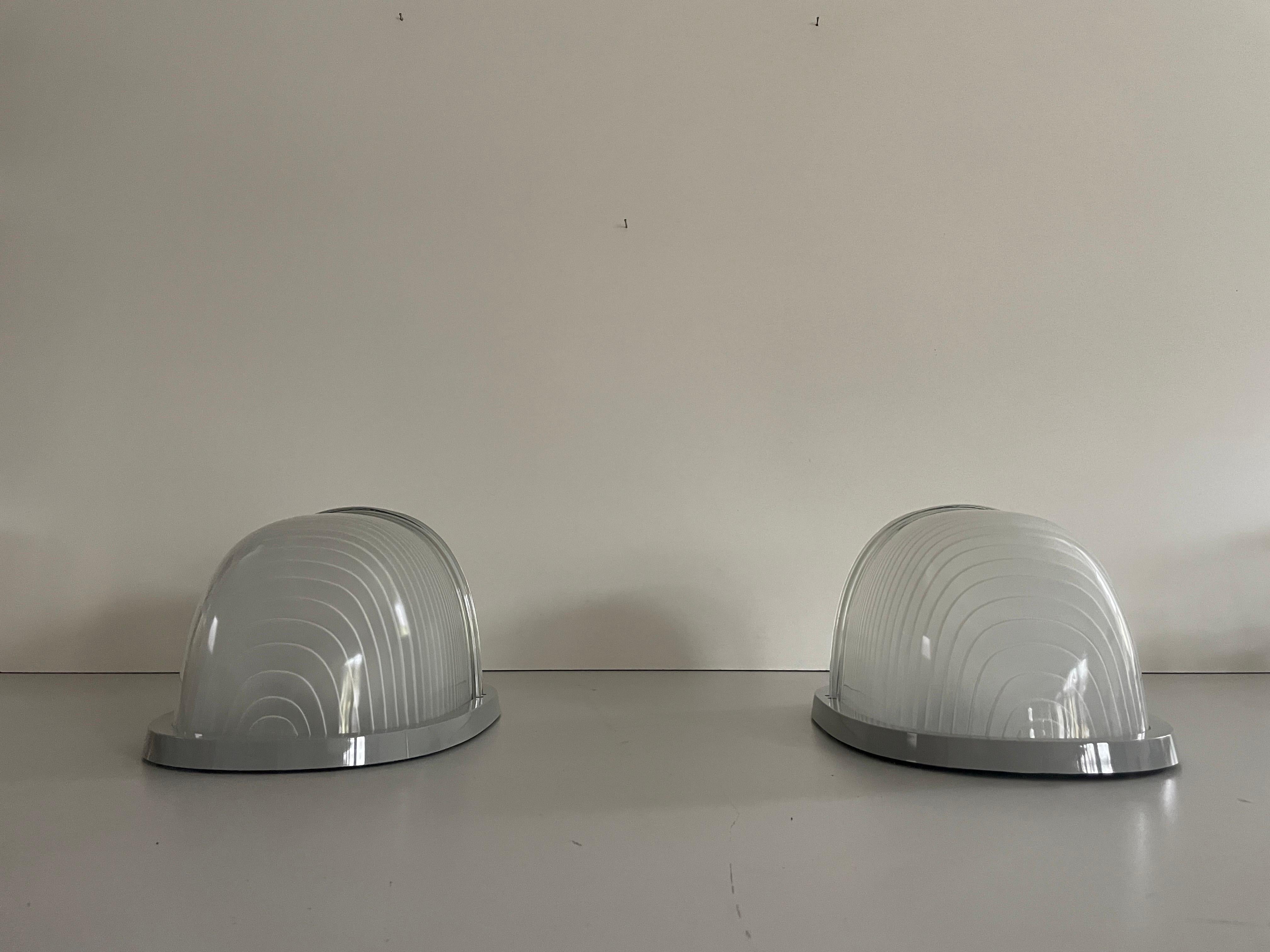 Model Clipeo Raro par de apliques de Eric Gottein para Artemide, años 70, Italia finales del siglo XX en venta