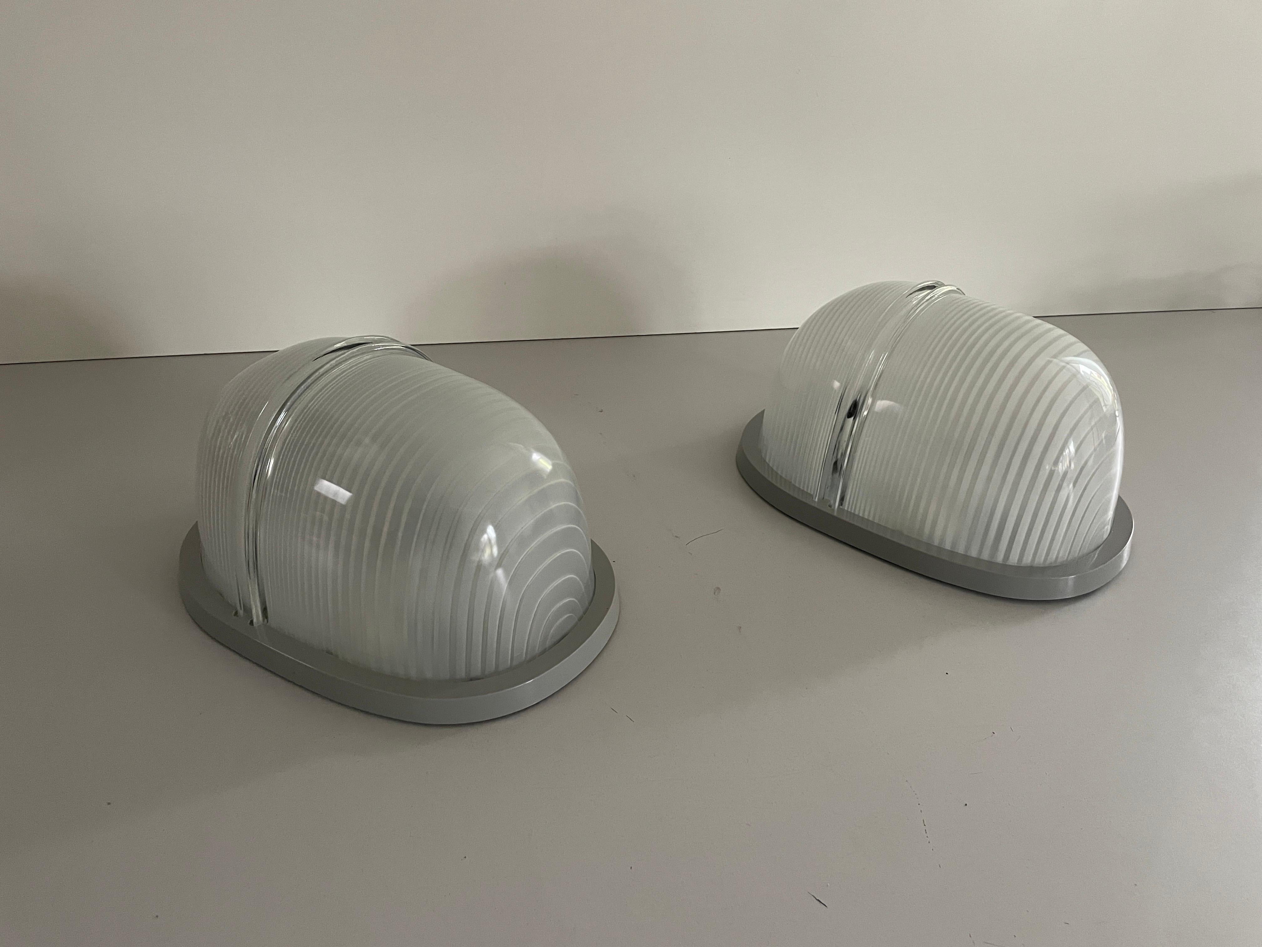 Model Clipeo Raro par de apliques de Eric Gottein para Artemide, años 70, Italia Metal en venta