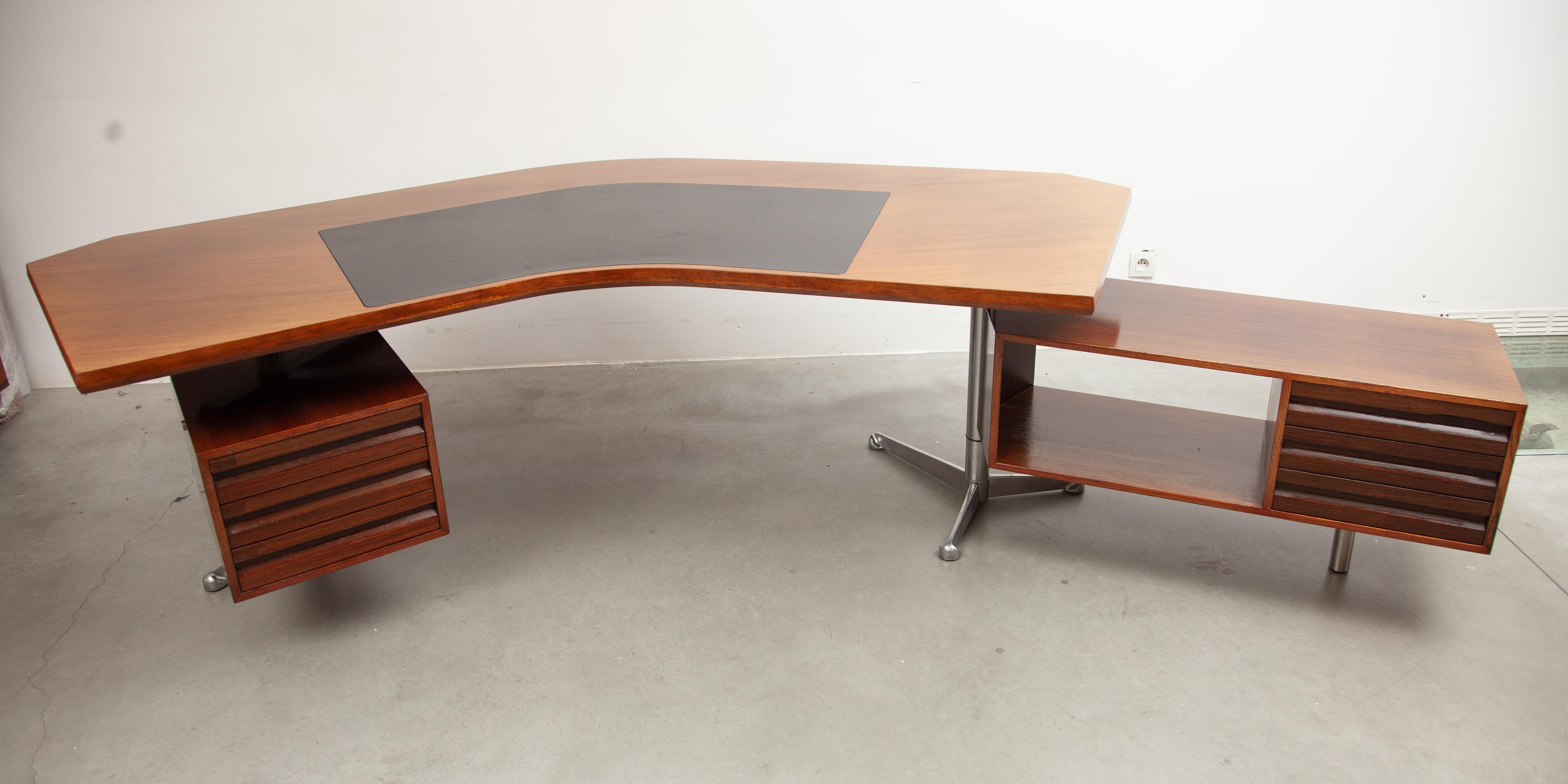 Model D96 Boomerang Desk by Osvaldo Borsani for Tecno Milano, Italy, 1950s In Good Condition In Antwerp, BE