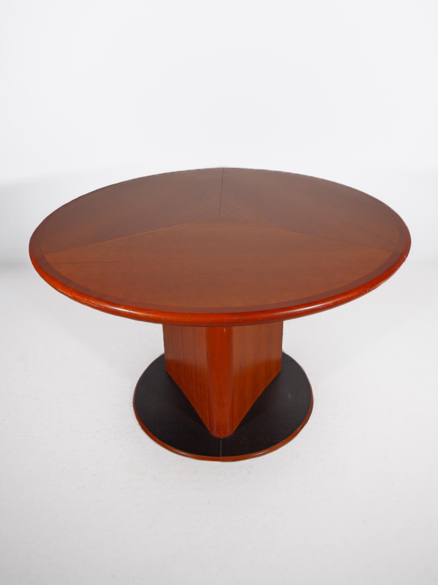Model DC06 Round Top Extending Dining Table from Skovby, Denmark In Good Condition For Sale In Antwerp, BE