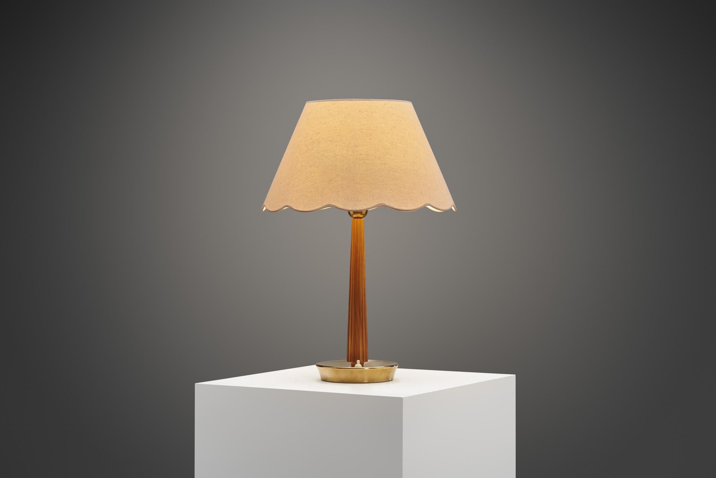 Created by a master designer and characterized by clean lines, soft edges and intuitive functionality, the Swedish Modern lighting models of the partnership between Hans Bergström and ASEA, are eternally timeless and timely.

The beauty of this