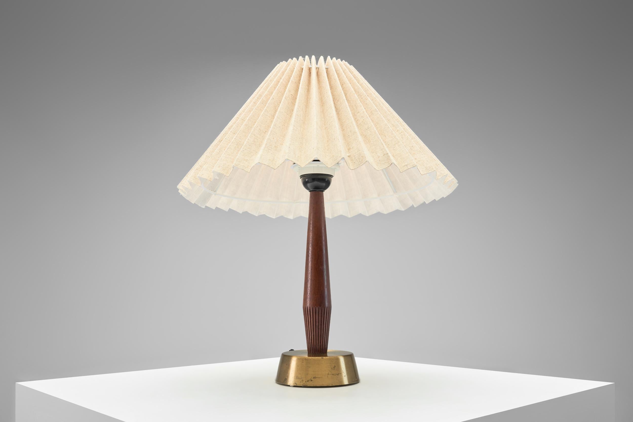 Lampe de bureau en laiton et bois modèle E1292 par ASEA, Suède 20e siècle 5