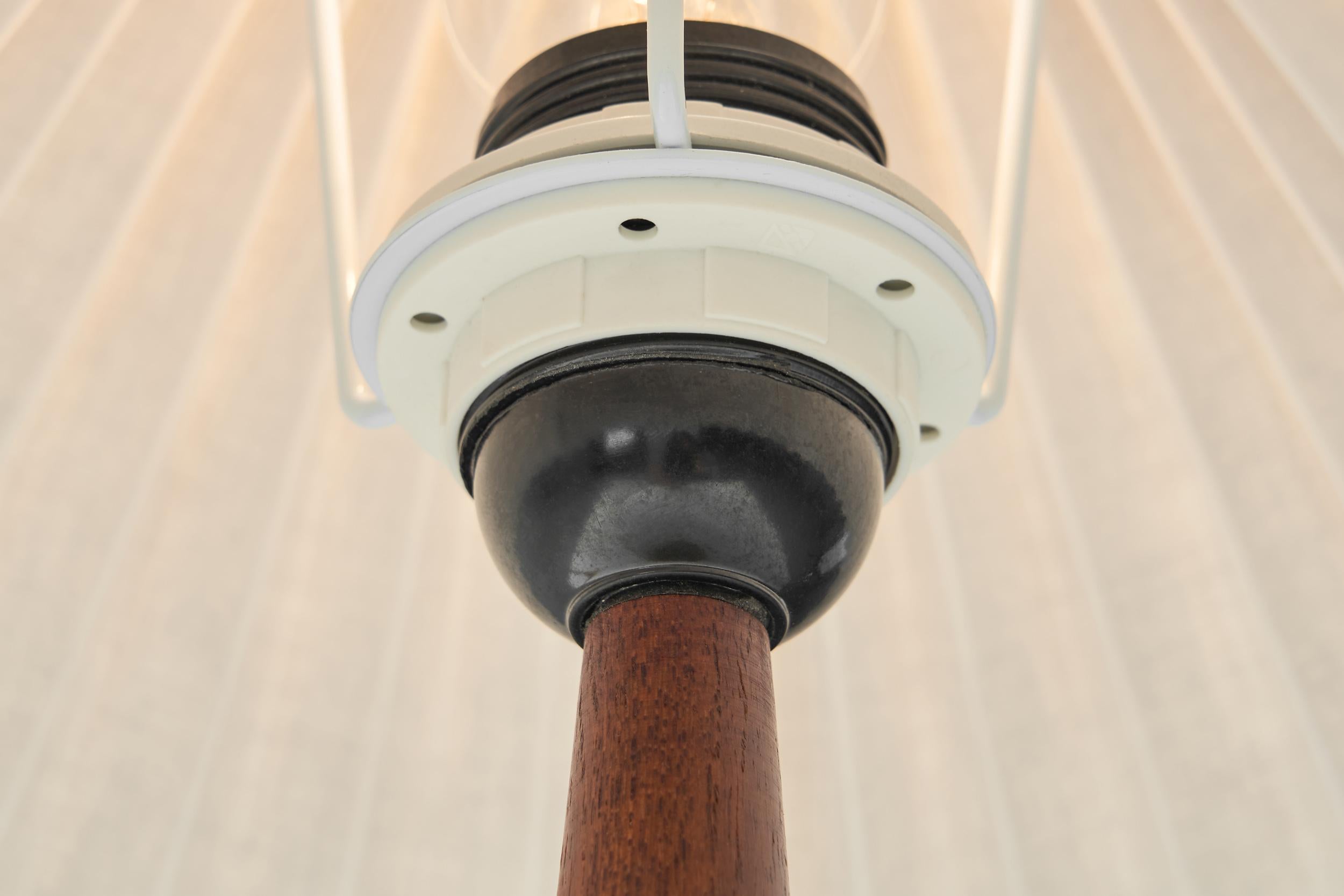 Lampe de bureau en laiton et bois modèle E1292 par ASEA, Suède 20e siècle 6