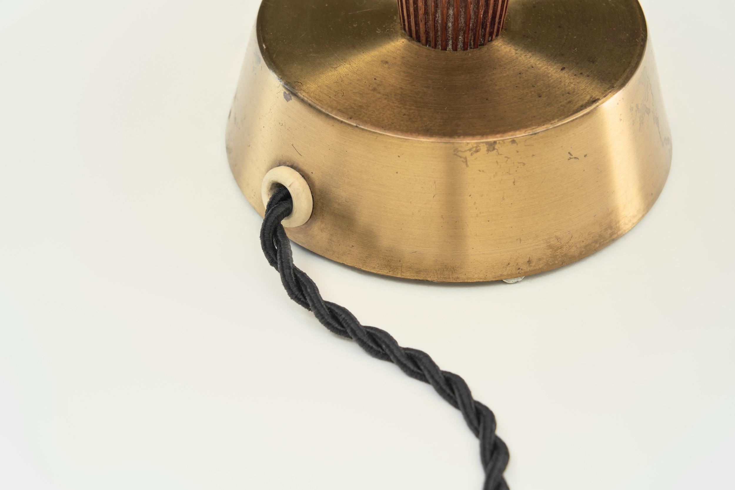 Lampe de bureau en laiton et bois modèle E1292 par ASEA, Suède 20e siècle 10