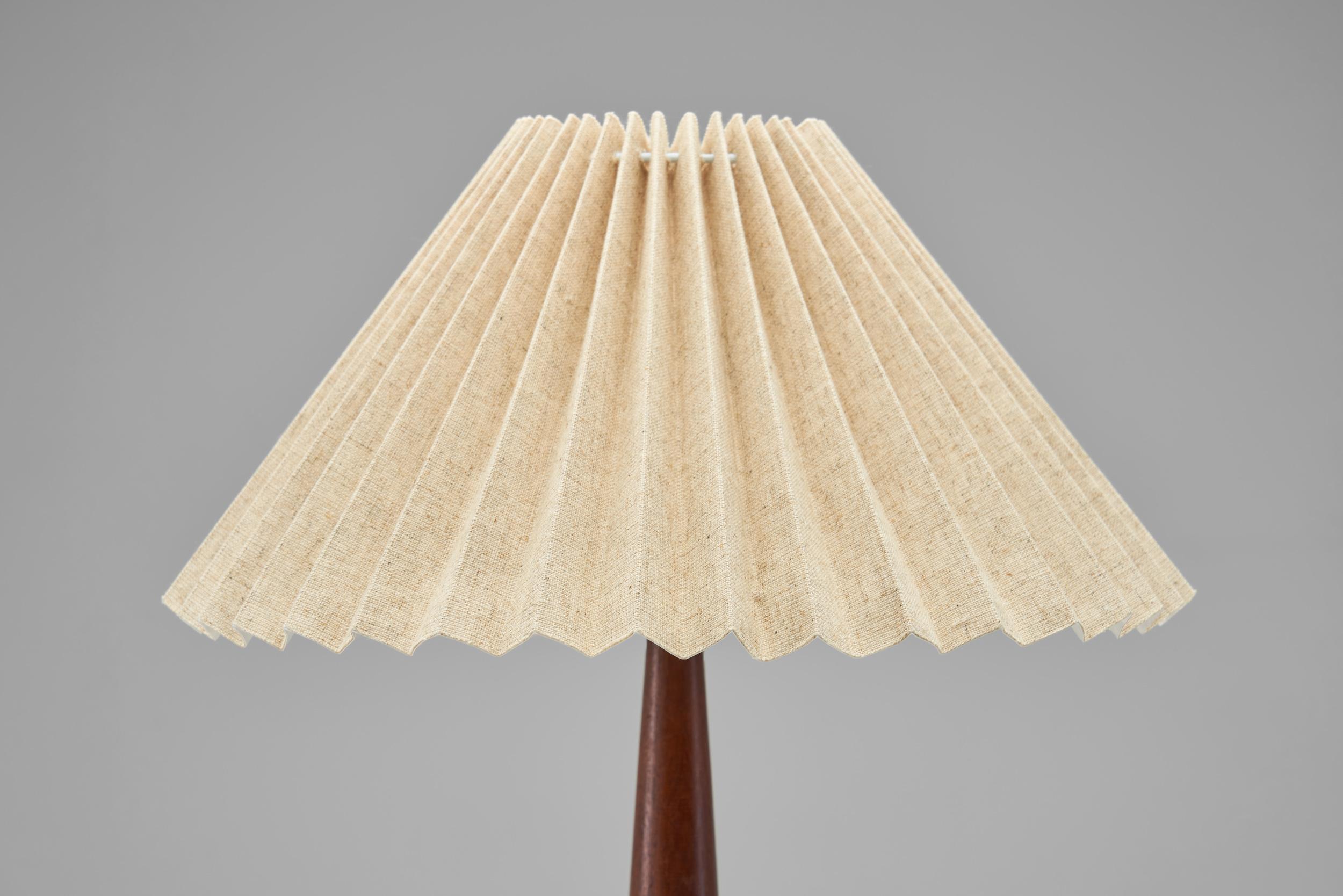 Lampe de bureau en laiton et bois modèle E1292 par ASEA, Suède 20e siècle 2