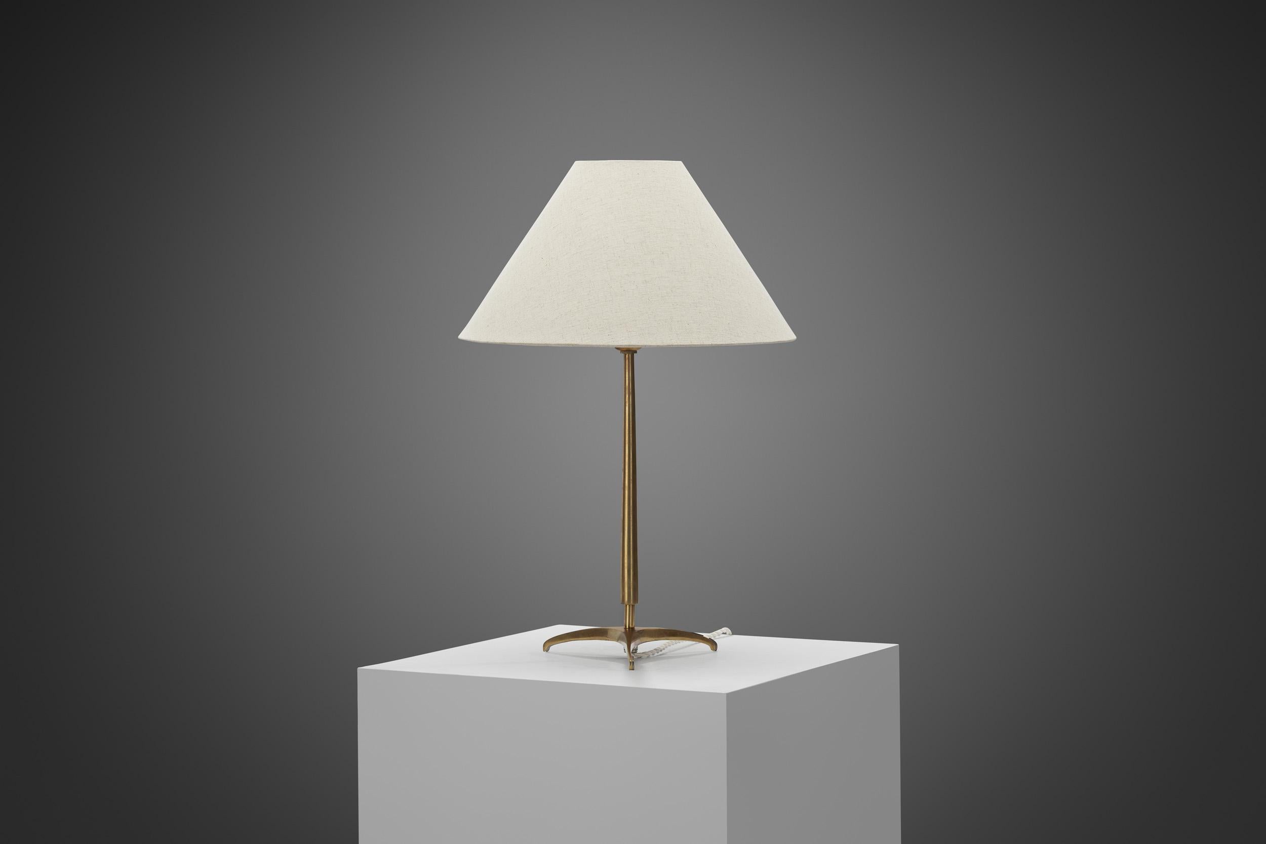 Mid-Century Modern Model No E1342