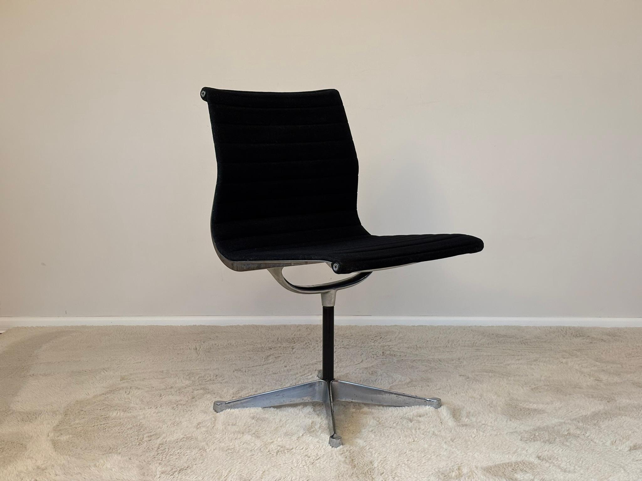 Model EA 105 Aluminium Swivel Chair by Eames for Herman Miller, 1970s For Sale 3