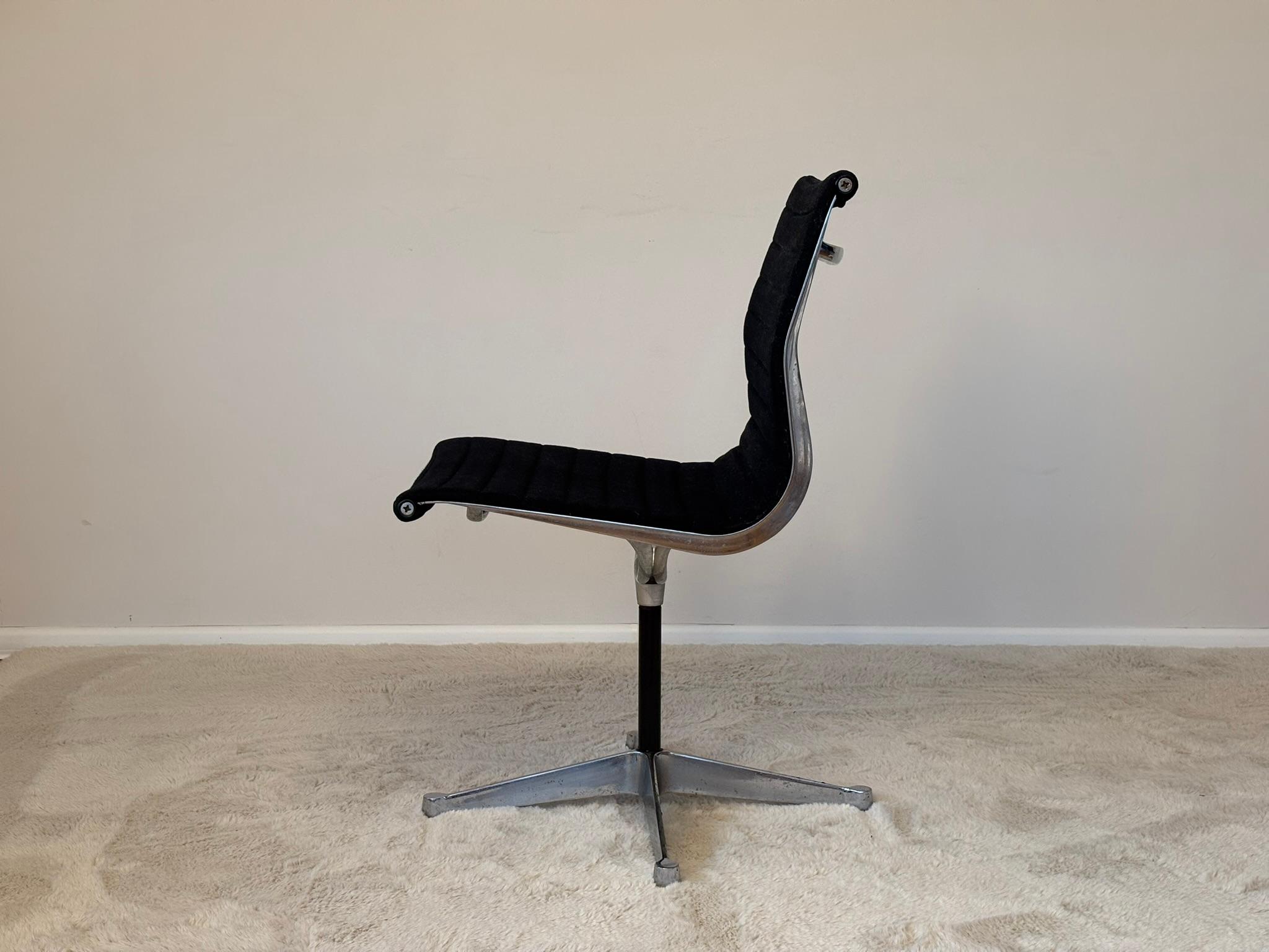 American Model EA 105 Aluminium Swivel Chair by Eames for Herman Miller, 1970s For Sale