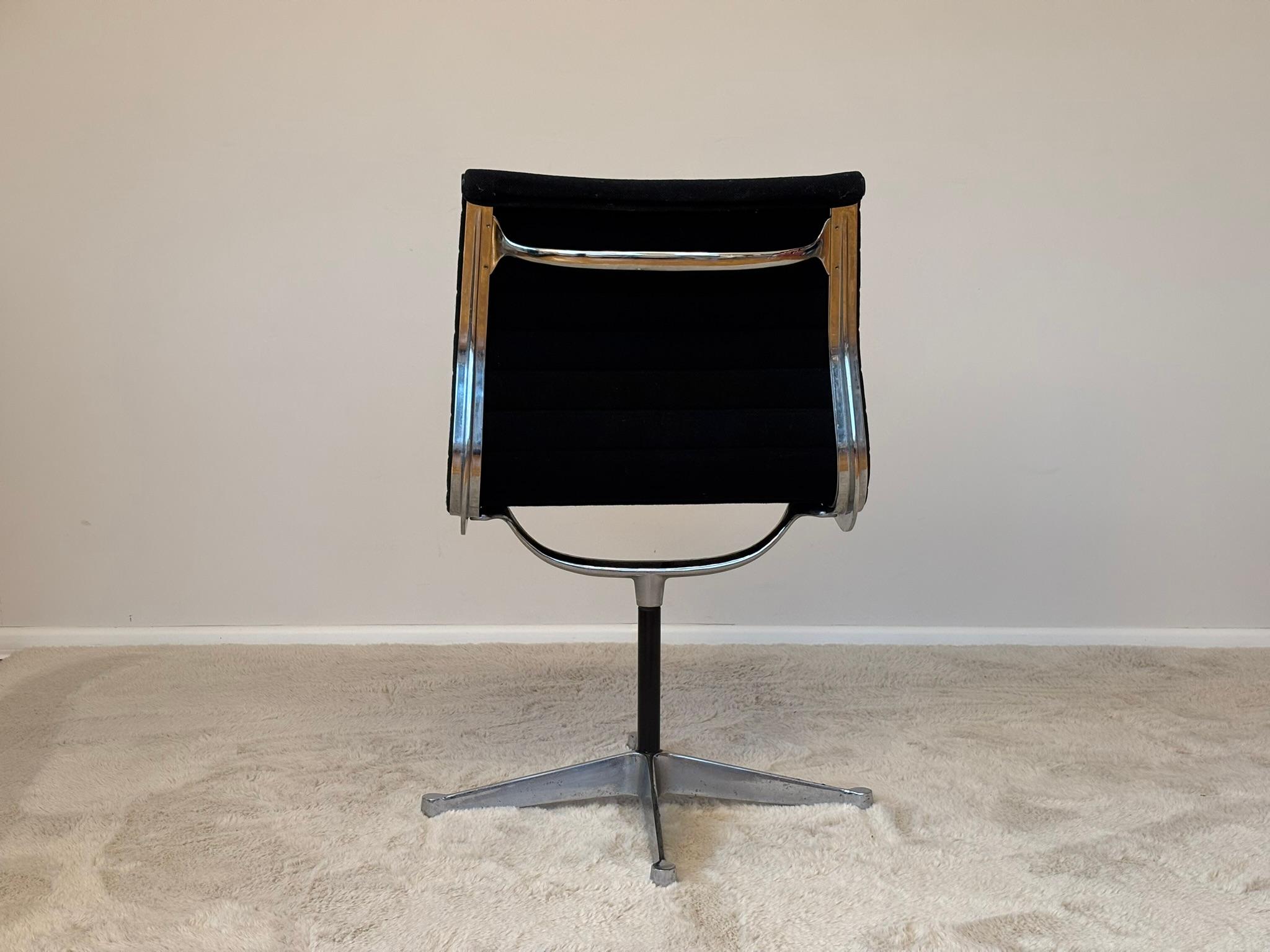 20th Century Model EA 105 Aluminium Swivel Chair by Eames for Herman Miller, 1970s For Sale
