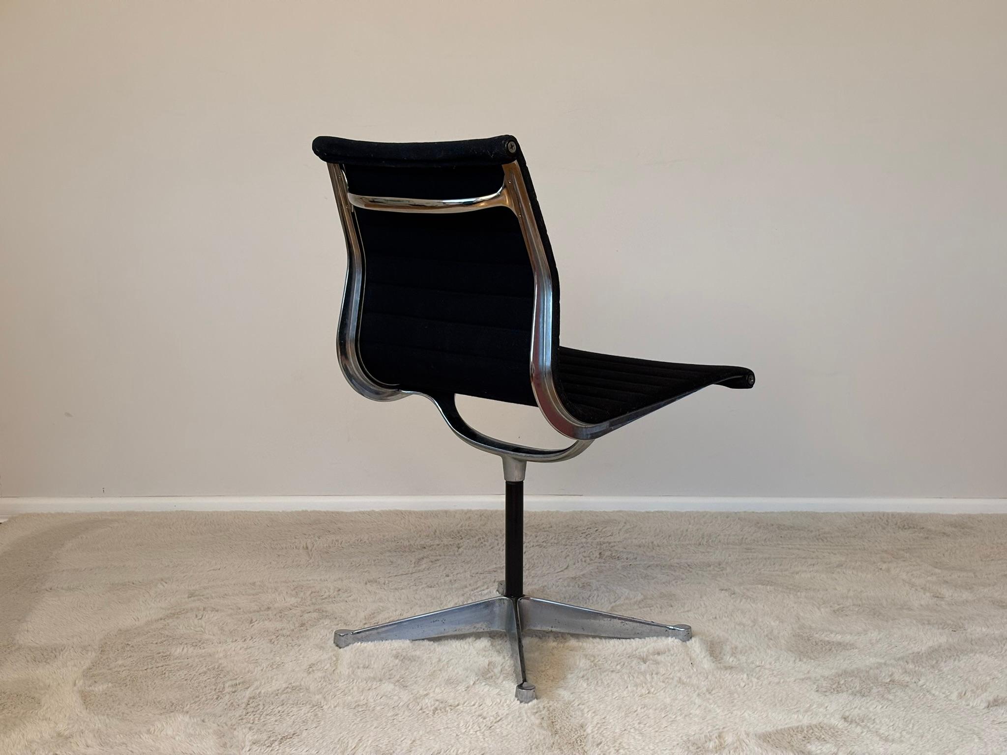 Model EA 105 Aluminium Swivel Chair by Eames for Herman Miller, 1970s For Sale 1