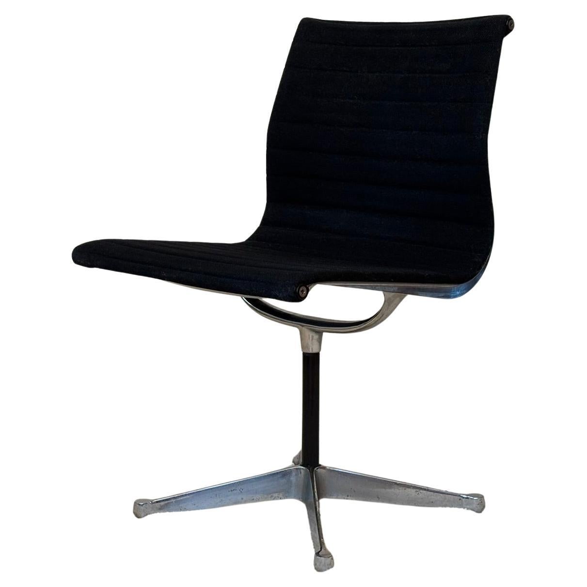 Model EA 105 Aluminium Swivel Chair by Eames for Herman Miller, 1970s For Sale