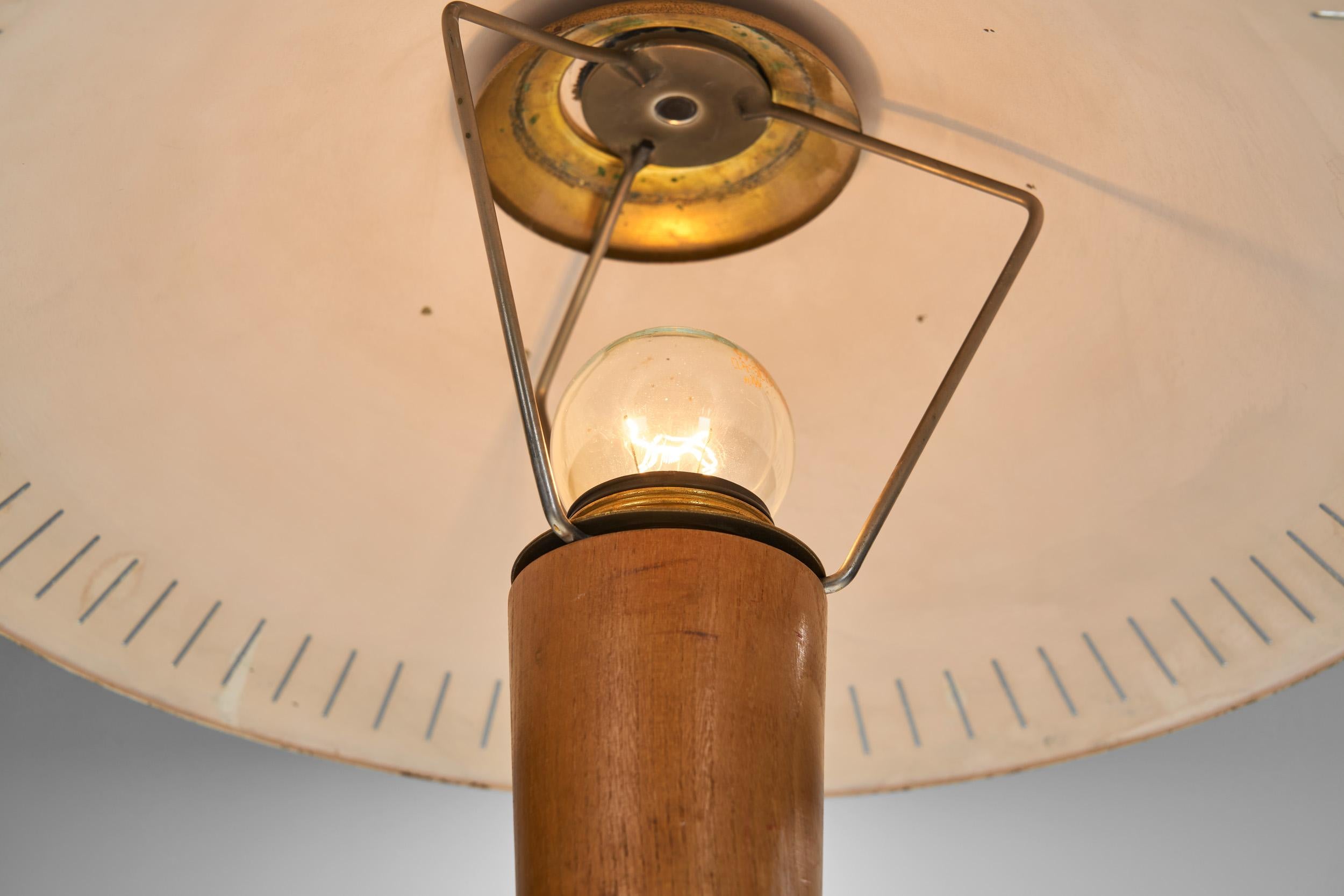 Lampe de bureauEA1288 en laiton et bois pour ASEA, Suède, vers les années 1940 en vente 9
