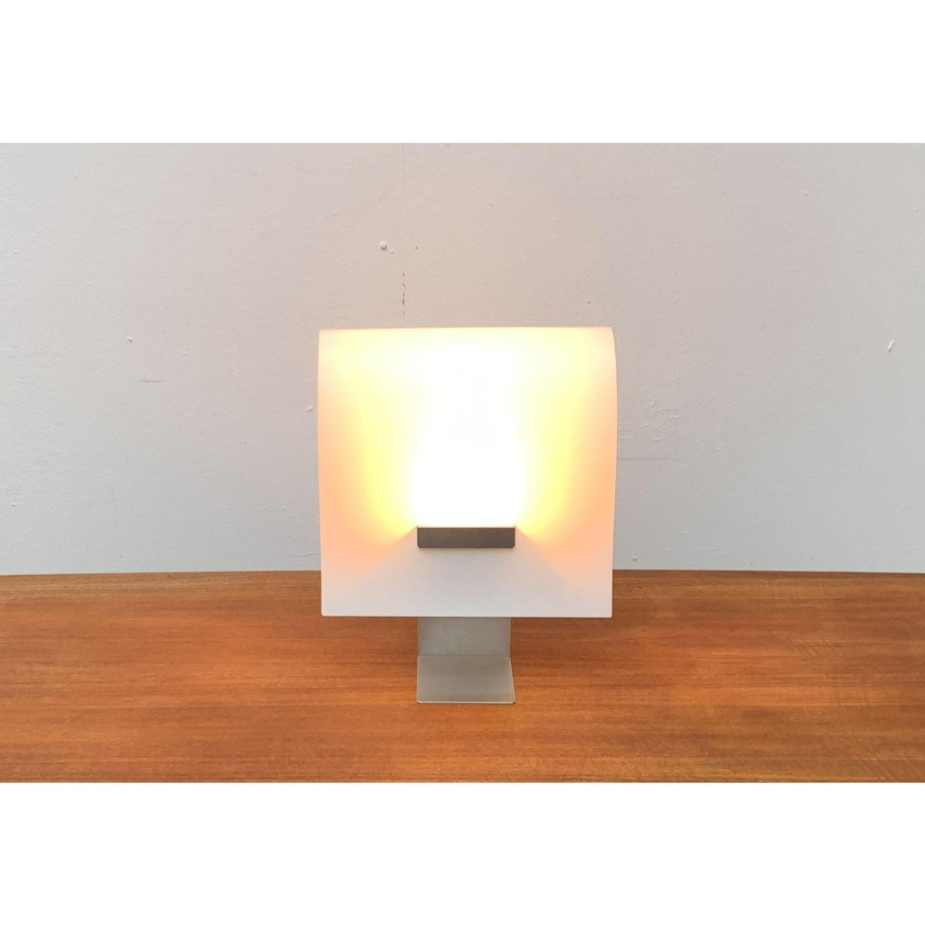 Britannique Modèle Emma Lampe de table minimaliste de Cristina Lamiquiz Design, 1995 en vente