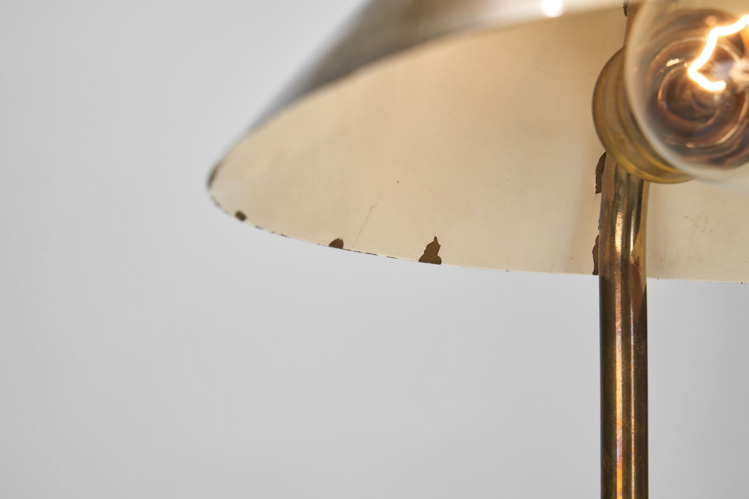 Lampe de table en laiton modèle 